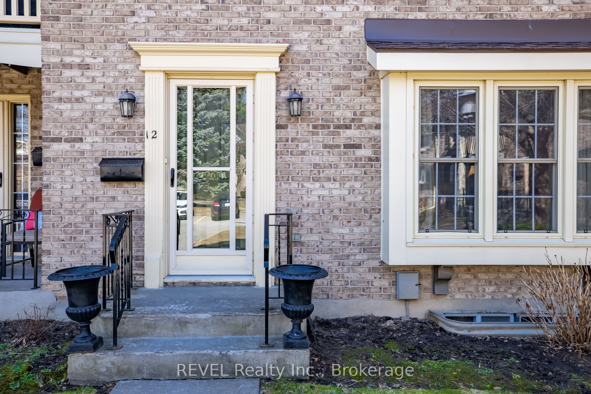 409 Vine Street, #12