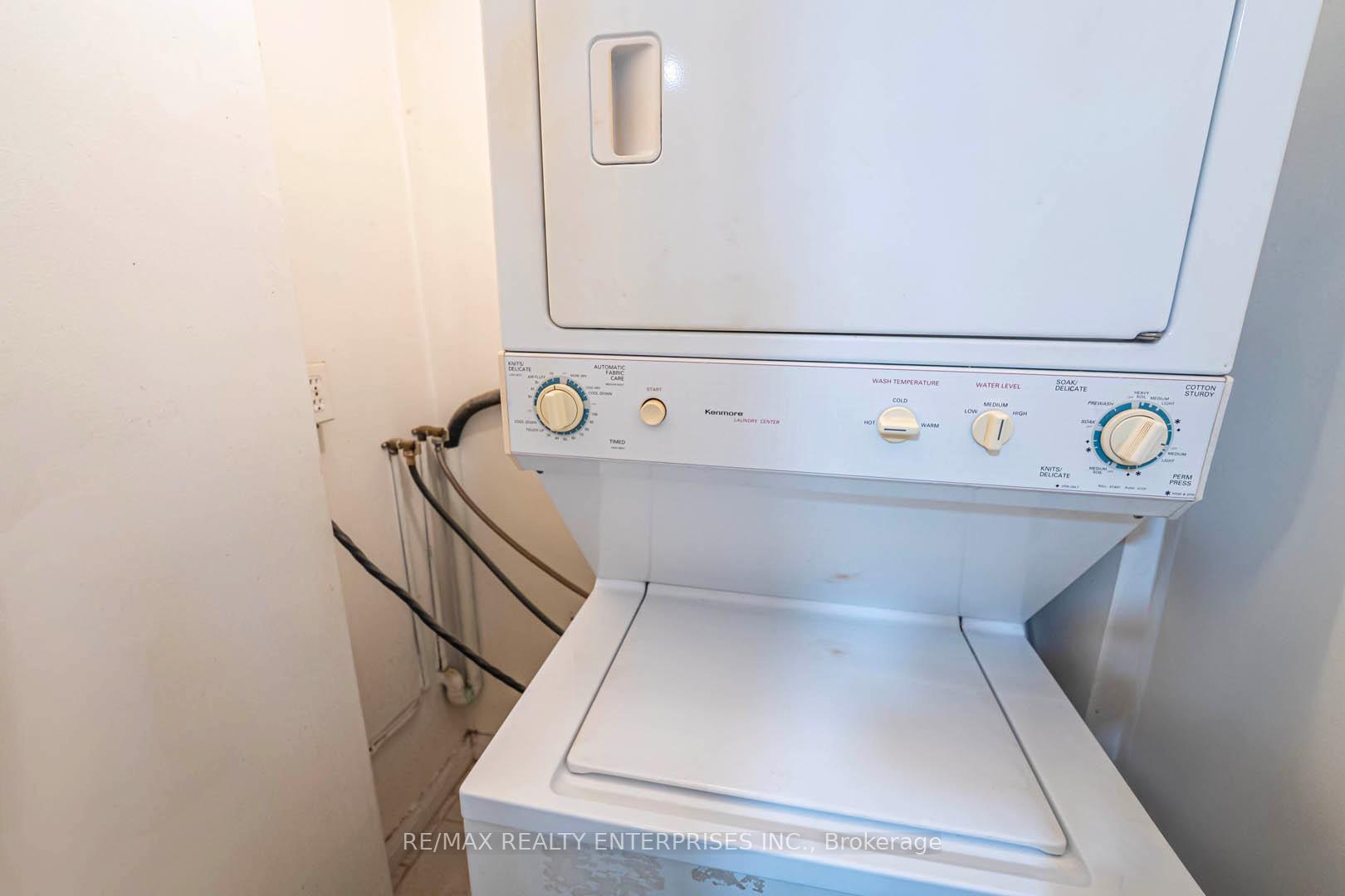 2 Bedrooms Condo at 1400 Dixie, Mississauga For sale