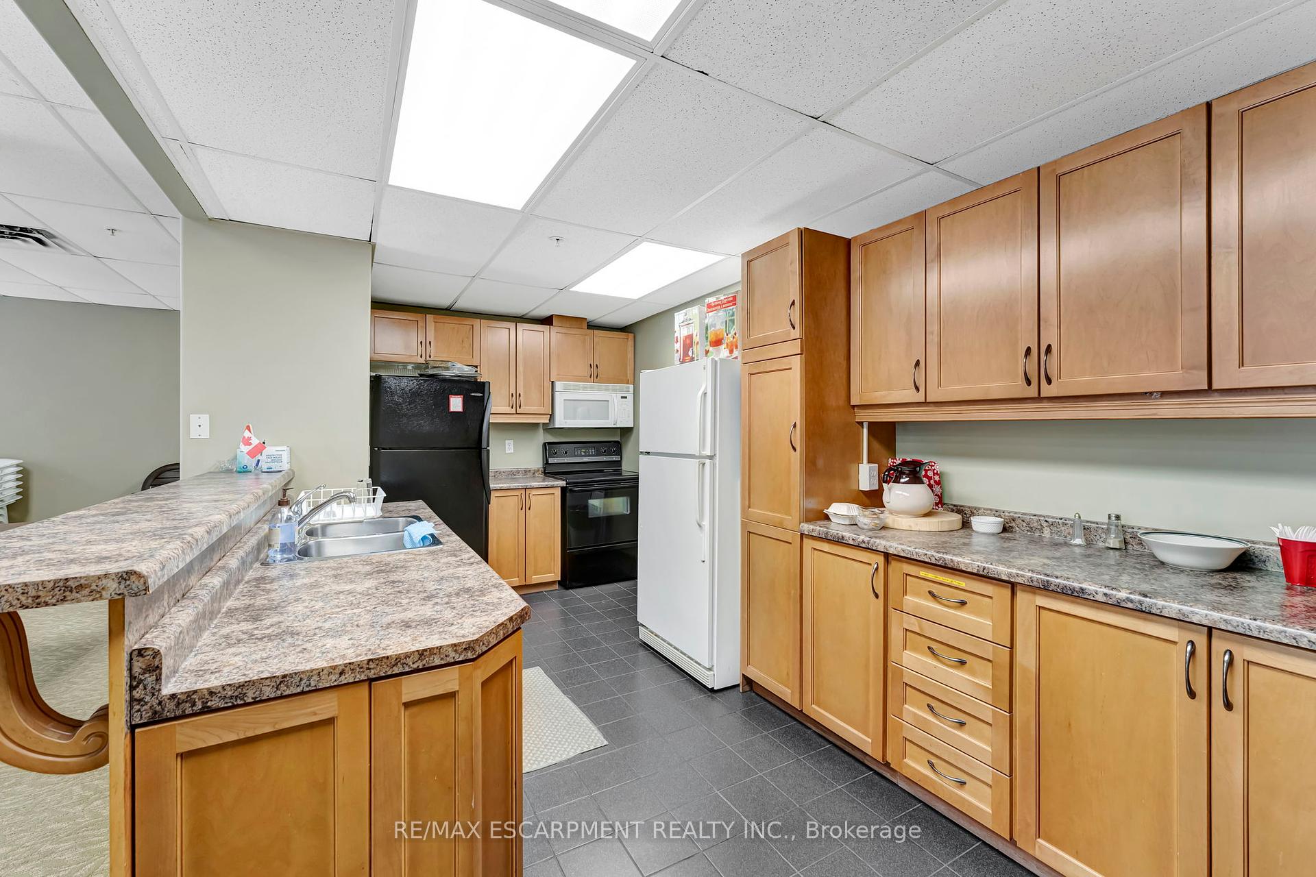 2 Bedrooms Condo at 1770 Main,  Hamilton For sale