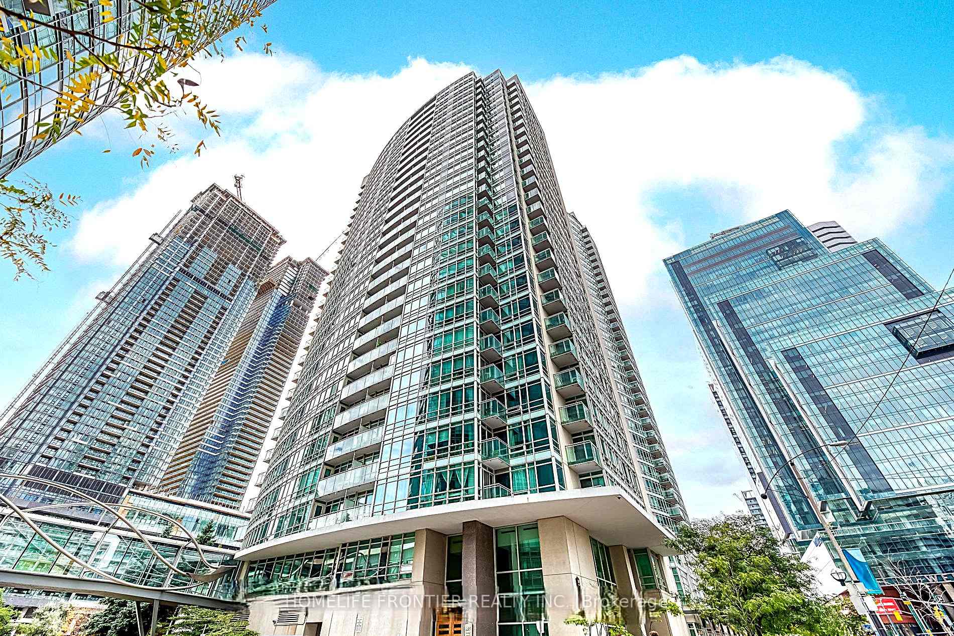 2 Bedrooms Condo at 381 Front, Toronto For sale