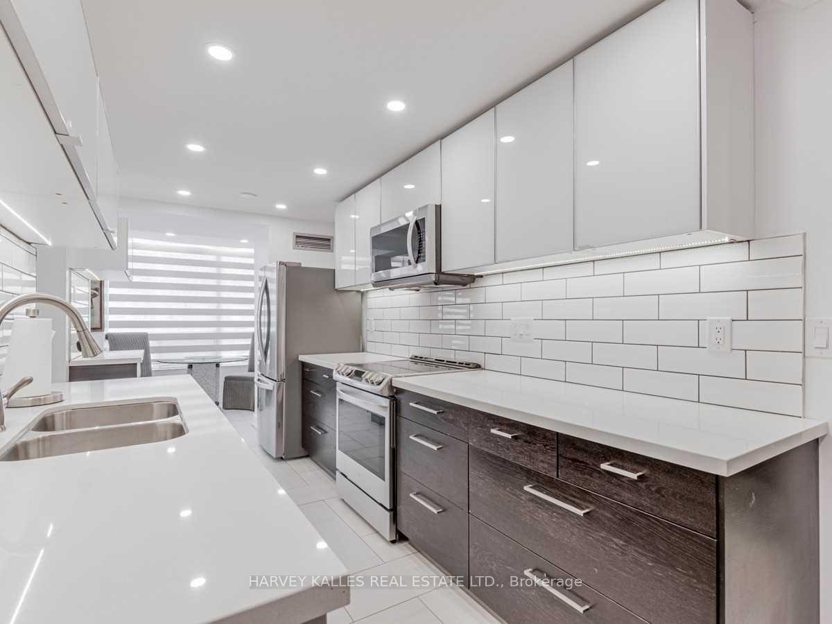 3 Bedrooms Condo at 5785 Yonge,  Toronto For sale