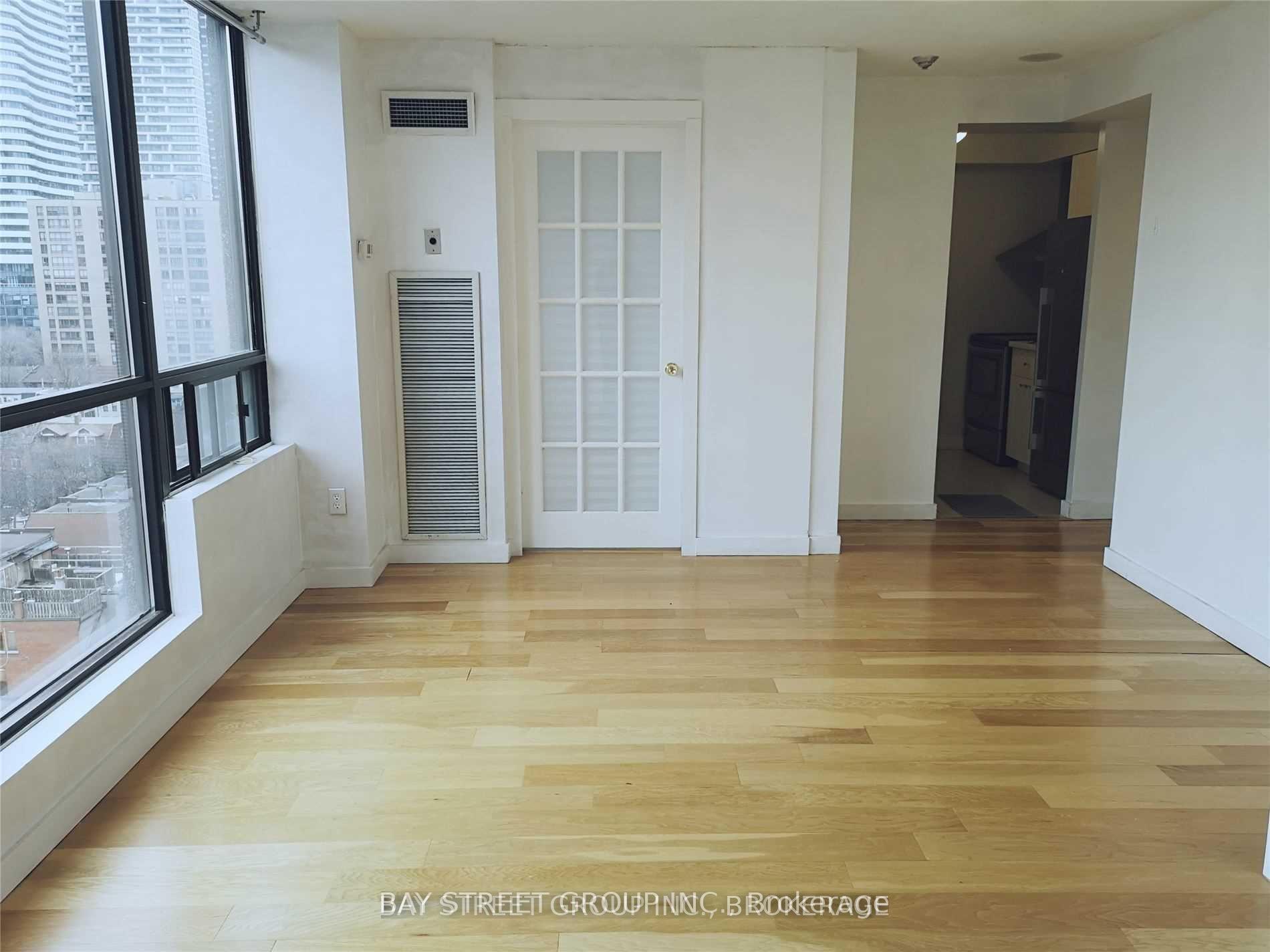 2 Bedrooms Condo at 117 Gerrard,  Toronto For sale