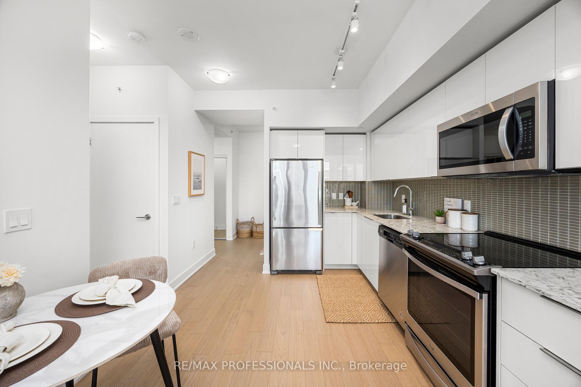 2 Bedrooms Condo at 20 Shore Breeze, Toronto For sale