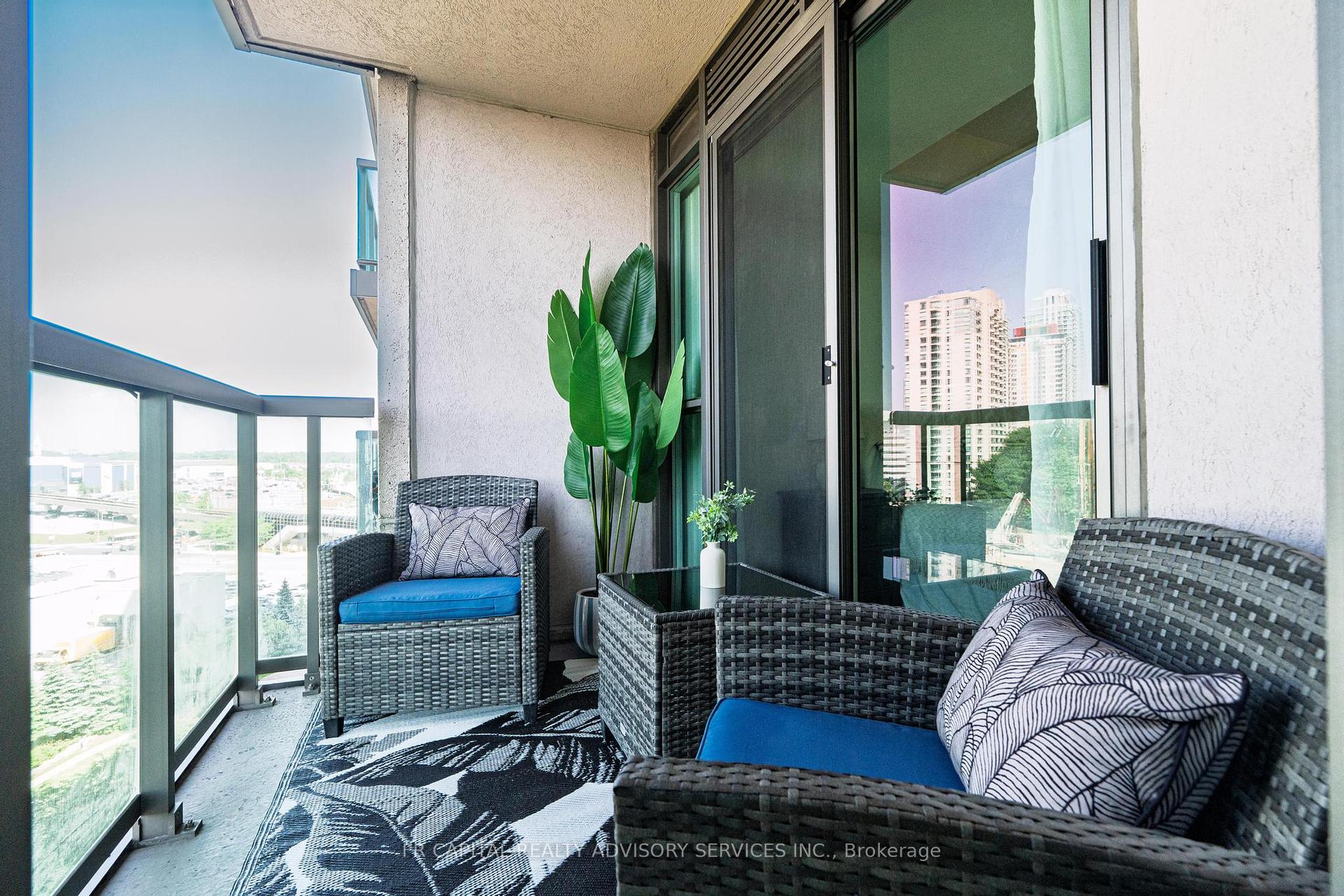 2 Bedrooms Condo at 68 Grangeway, Toronto For sale
