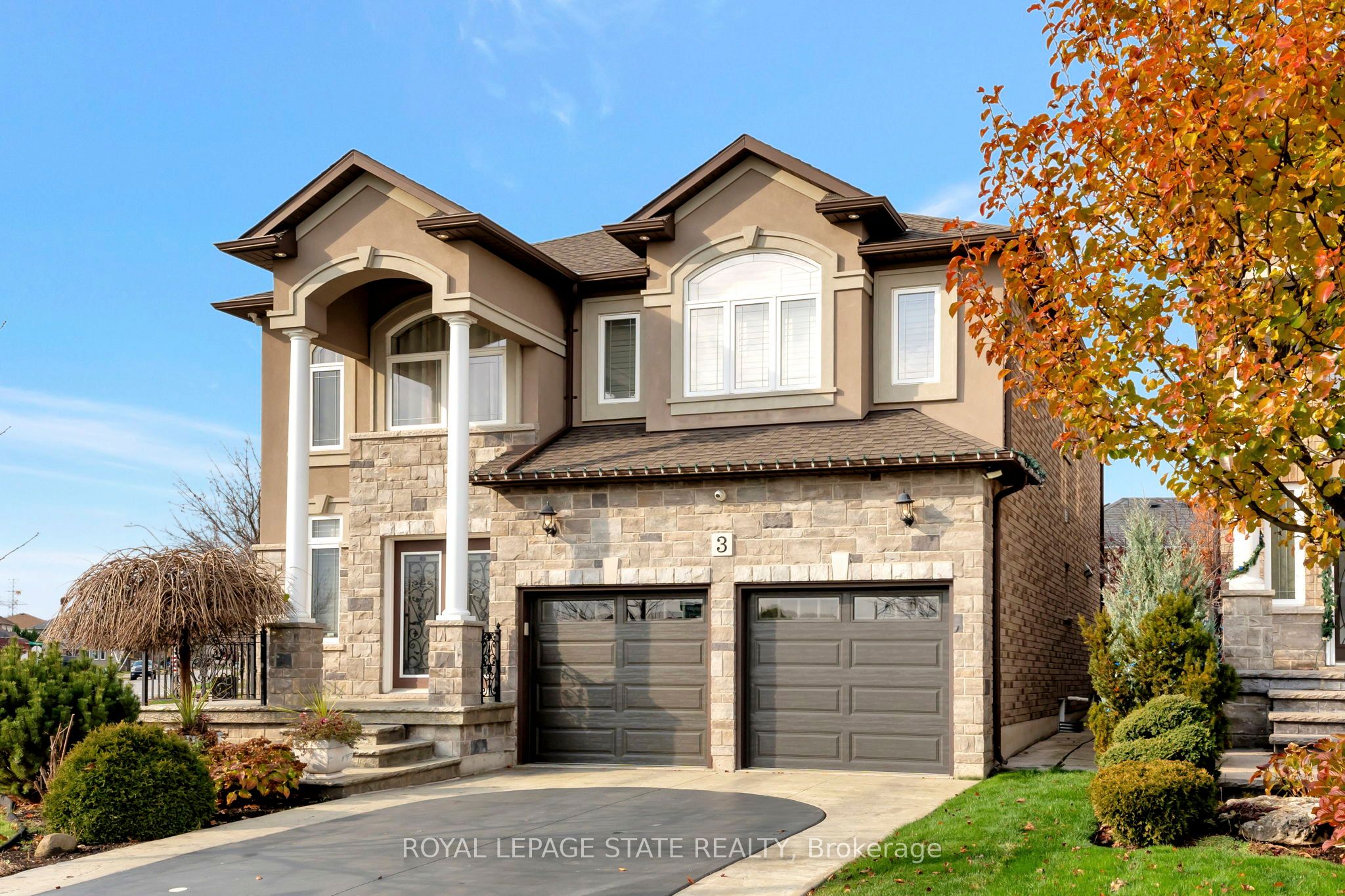 3 Rianna Court, Hamilton, ON L9B 0G3