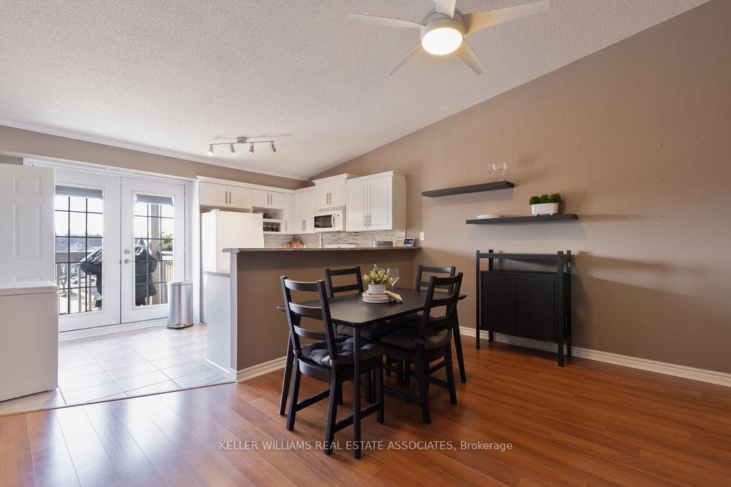 2 Bedrooms Condo at 4003 Kilmer, Burlington For sale