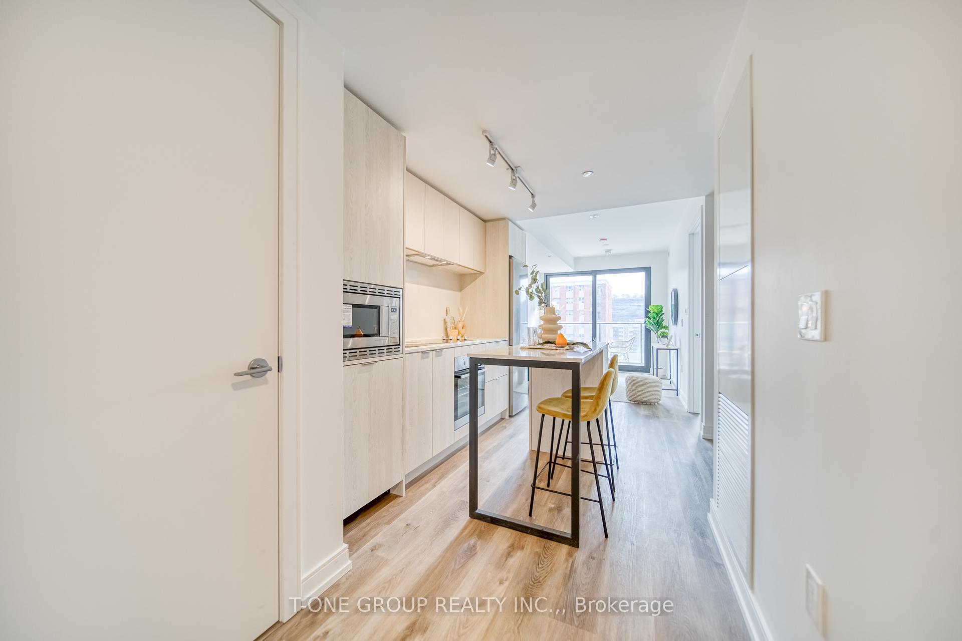 2 Bedrooms Condo at 1 Jarvis, Hamilton For sale