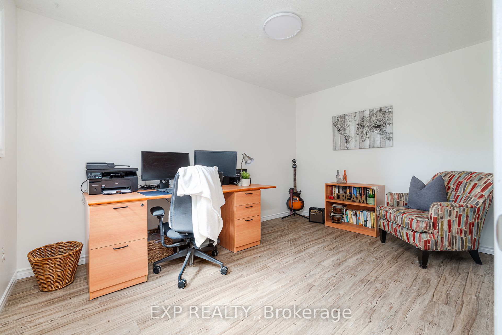 172 Queen Street W