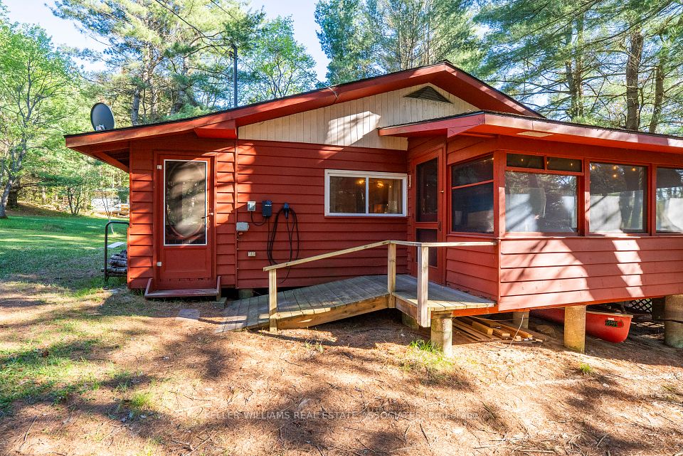 1052 Hammond Road, Lake of Bays, ON P0B 1A0