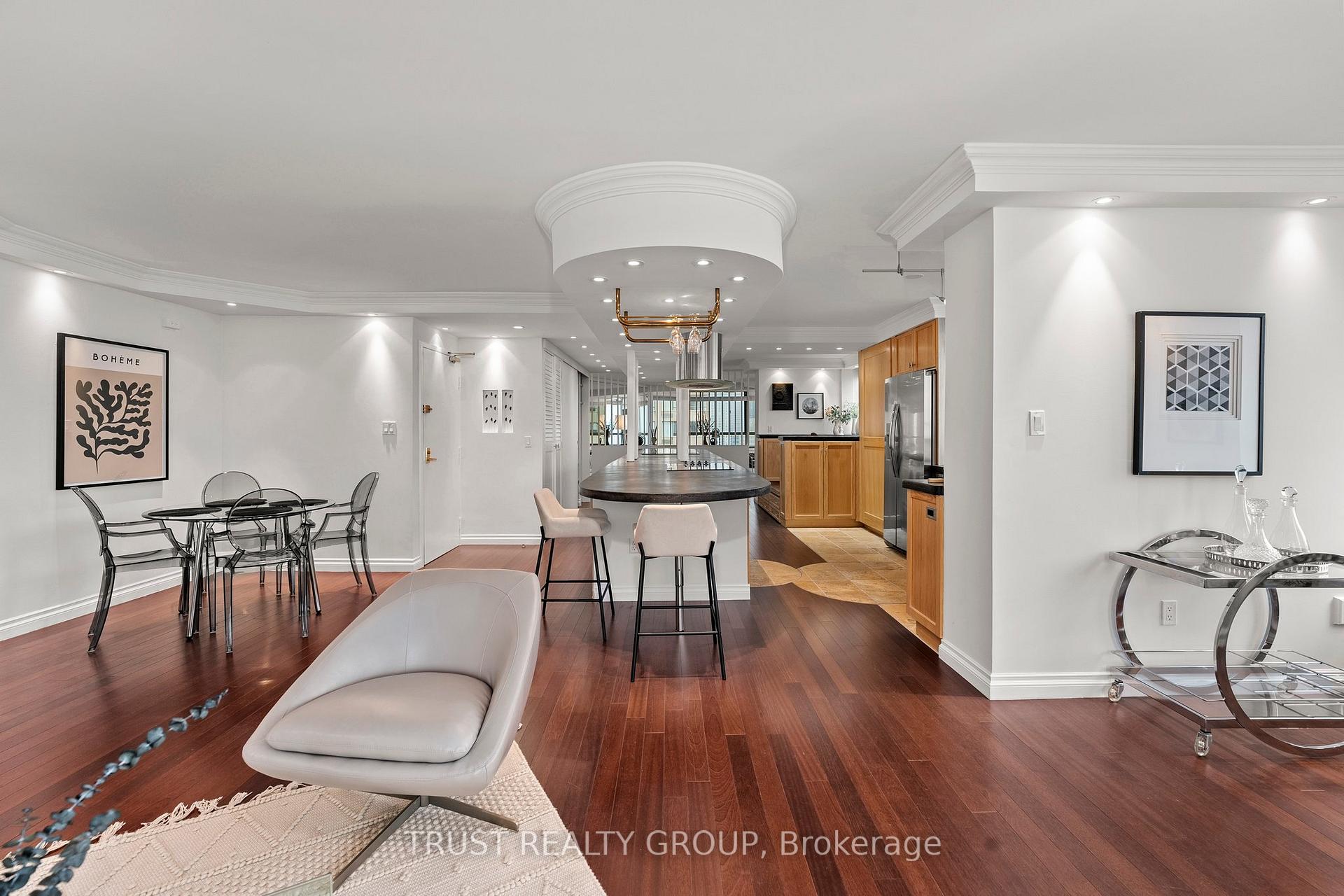 2 Bedrooms Condo at 270 Queens, Toronto For sale