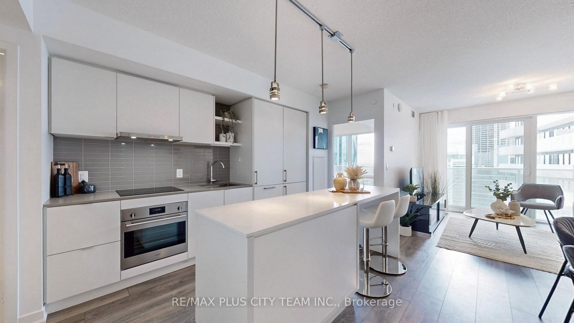 2 Bedrooms Condo at 100 Harbour, Toronto For sale