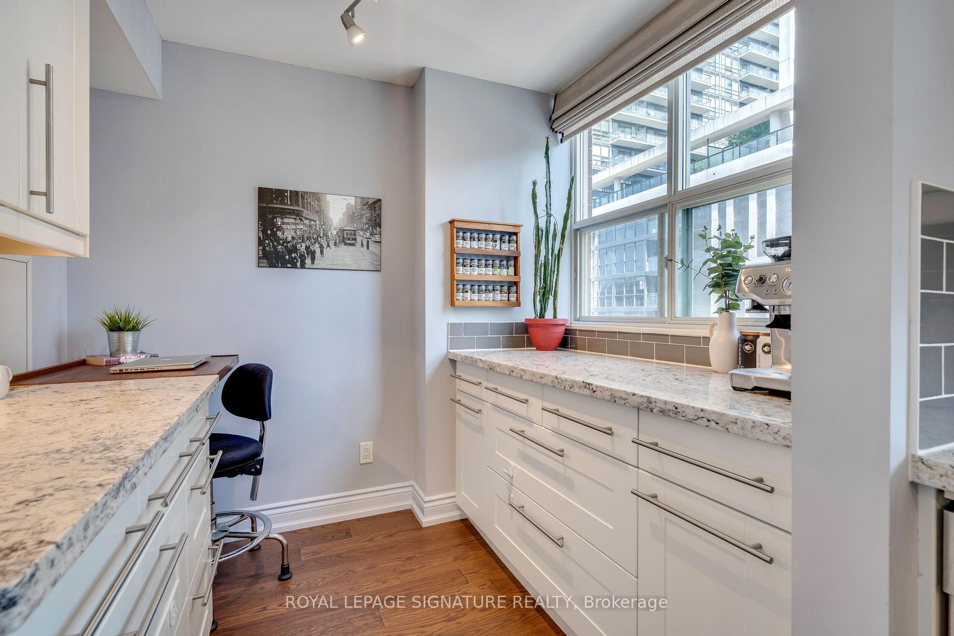 2 Bedrooms Condo at 323 Richmond, Toronto For sale