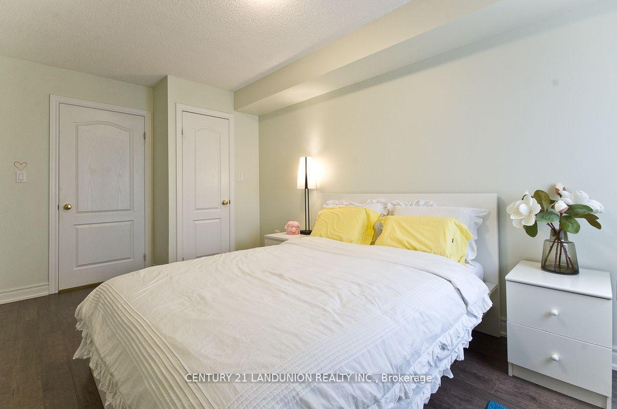 2 Bedrooms Condo at 88 Grandview,  Toronto For sale