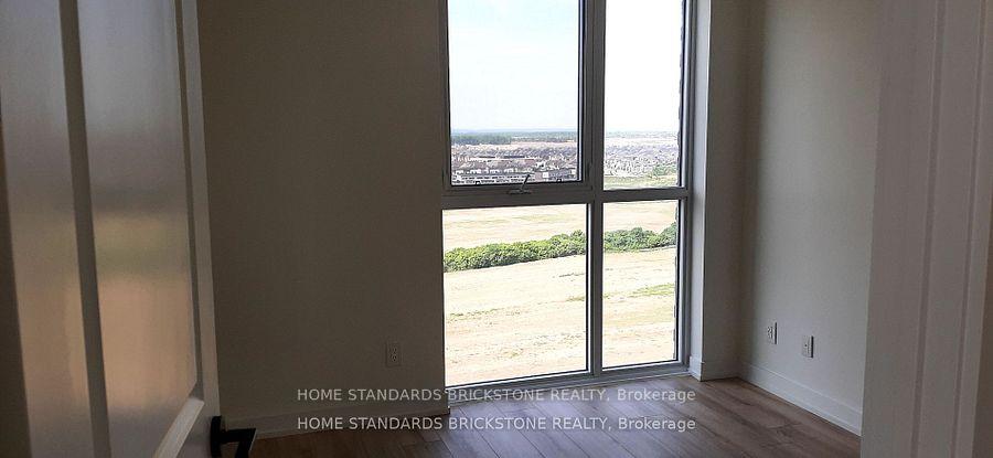 2 Bedrooms Condo at 335 wheat boom, Oakville For sale