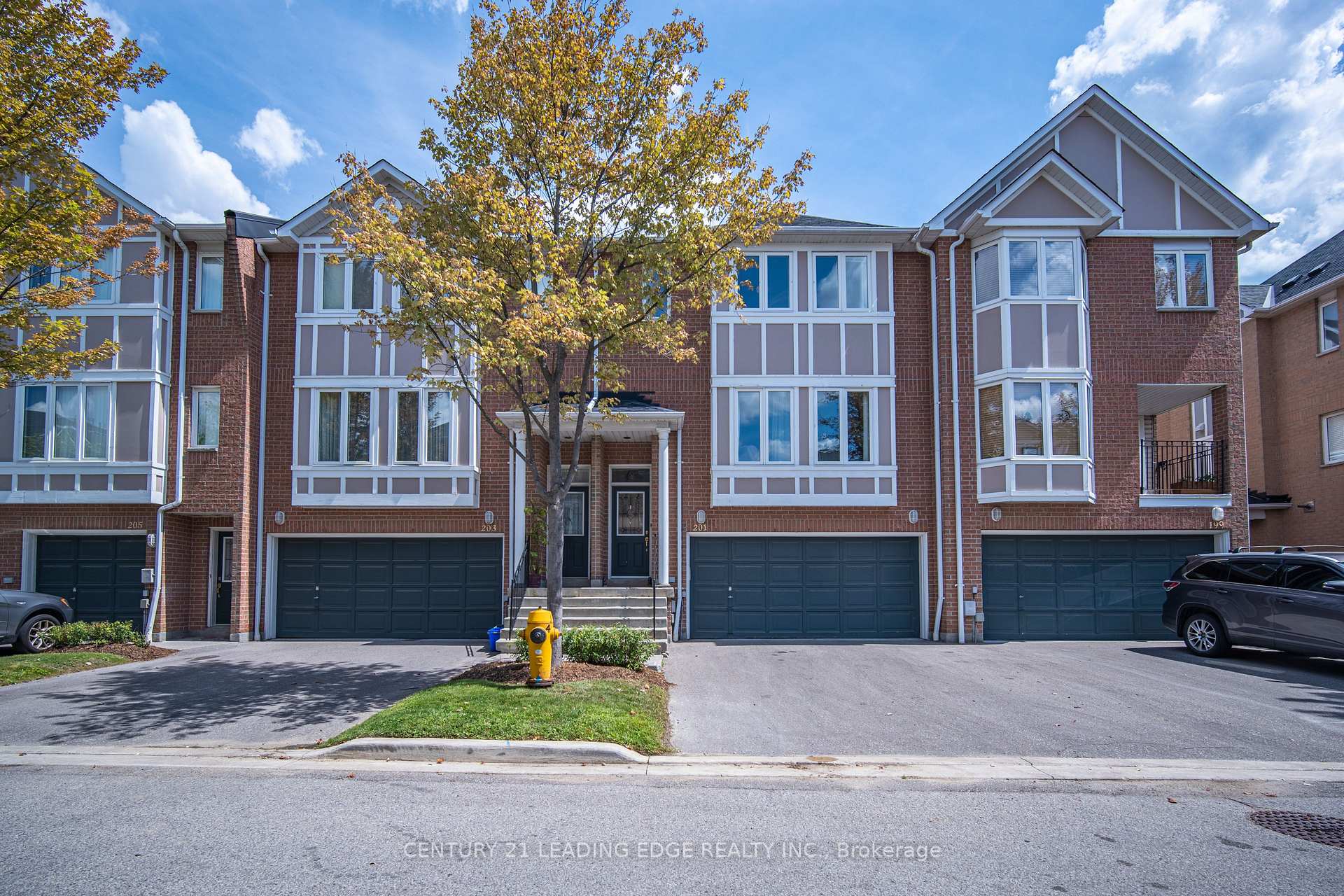 4 Bedrooms Condo at 83 Mondeo, Toronto For sale