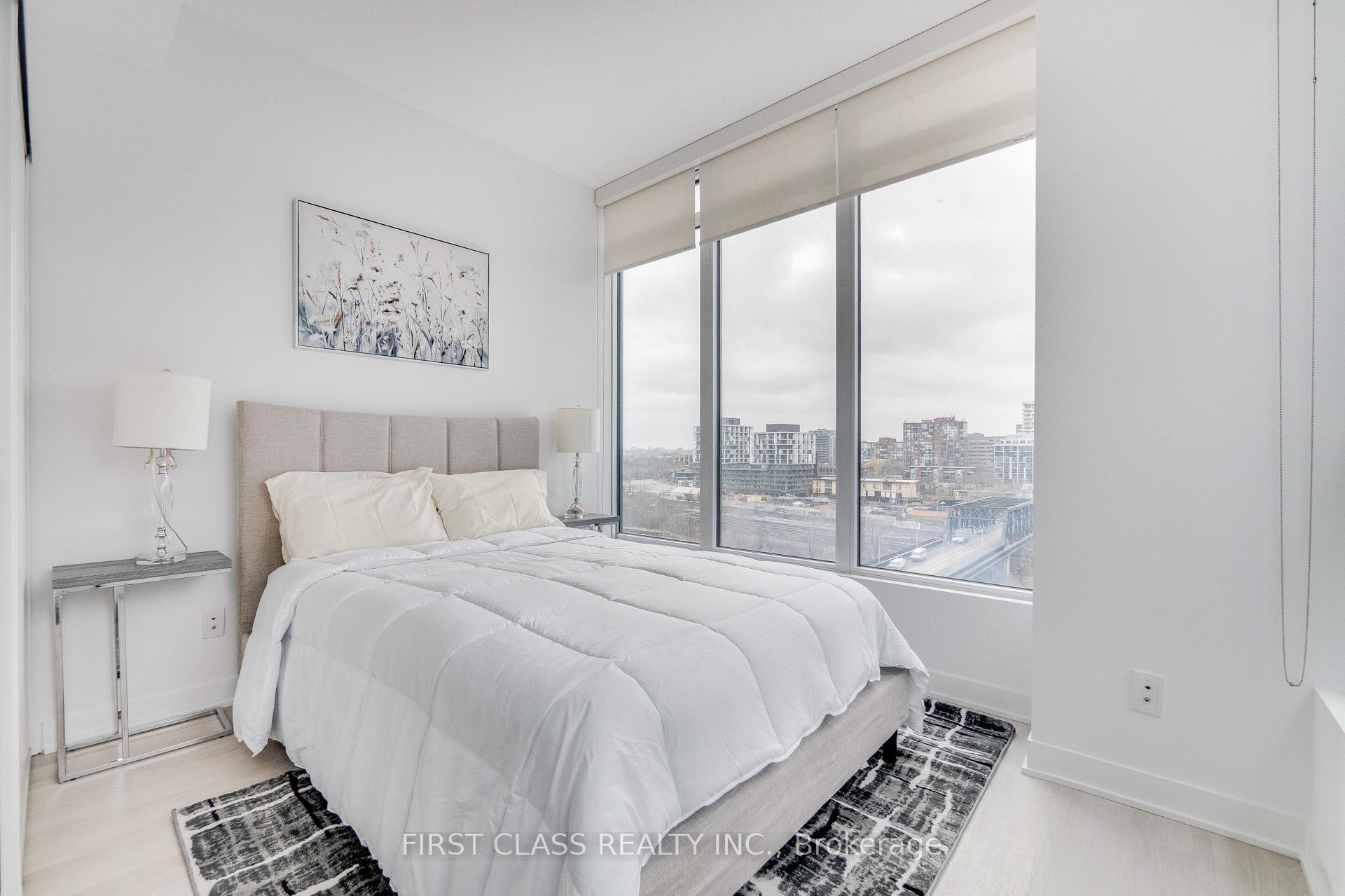 3 Bedrooms Condo at 80 Queens Wharf, Toronto For sale