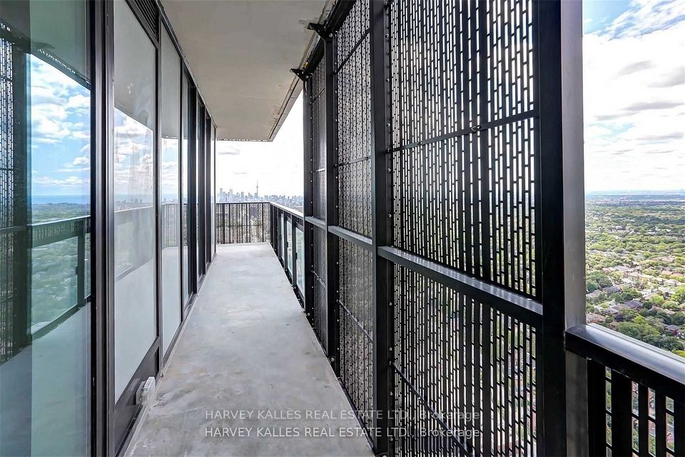 8 Eglinton Avenue E 5202