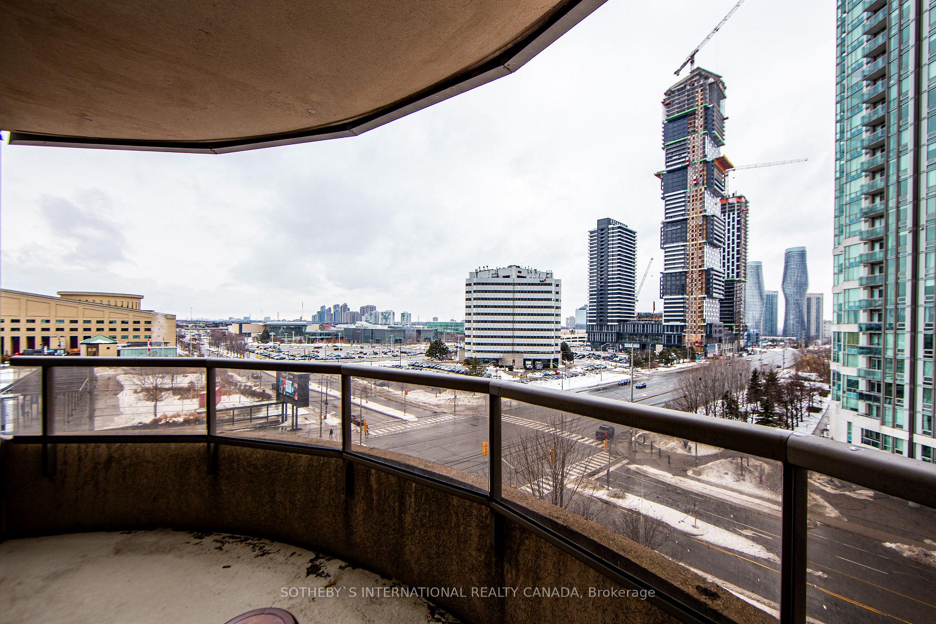3 Bedrooms Condo at 3888 Duke Of York,  Mississauga For sale