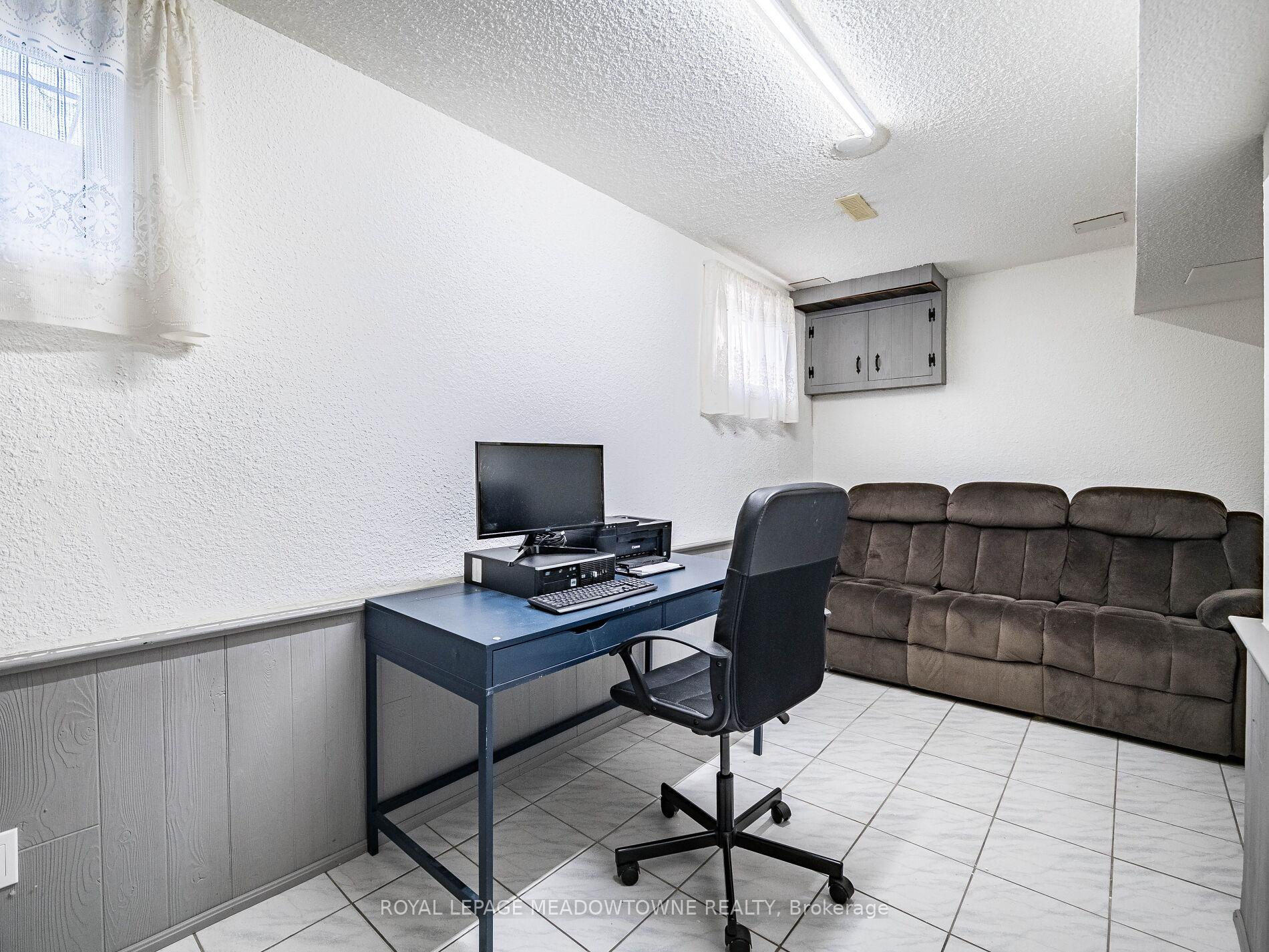 3 Bedrooms Condo at 6780 Formentera, Mississauga For sale