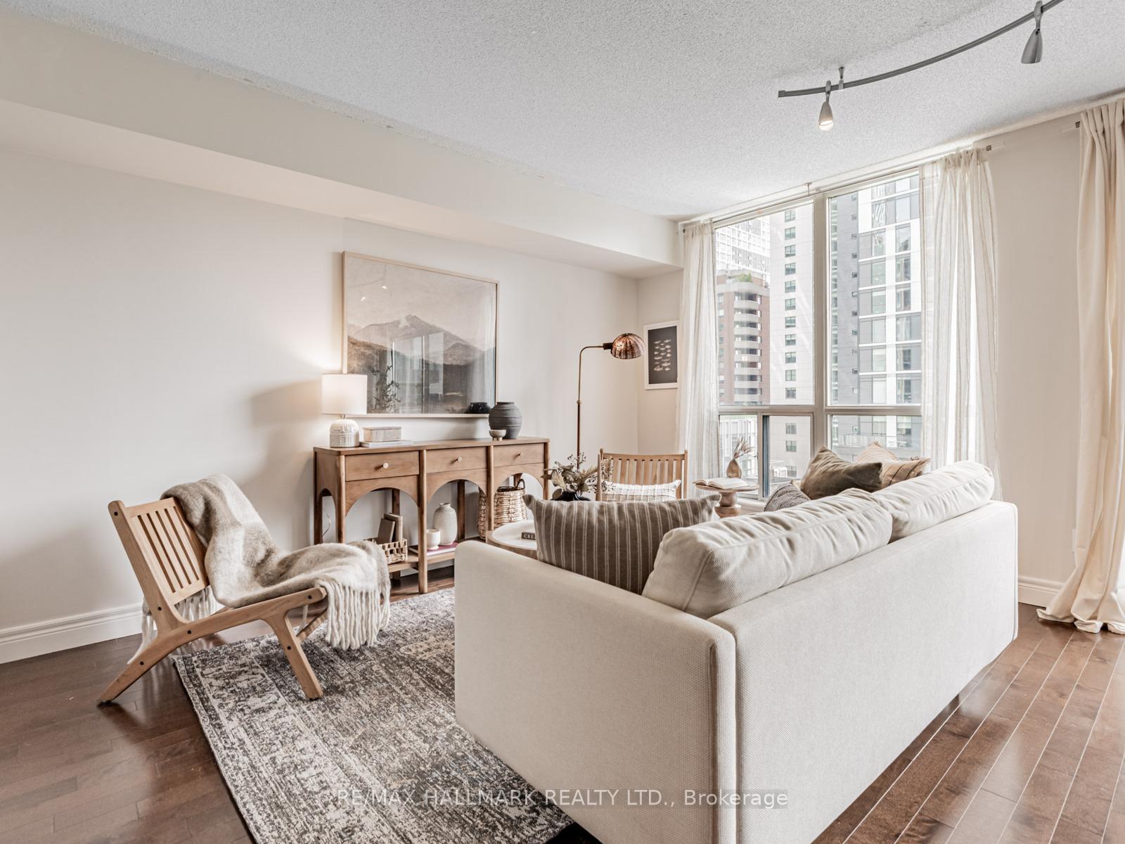 1 Bedroom Condo at 75 Dalhousie, Toronto For sale
