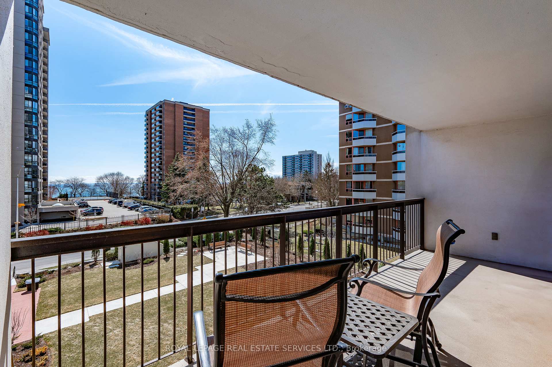 2 Bedrooms Condo at 2185 Marine,  Oakville For sale