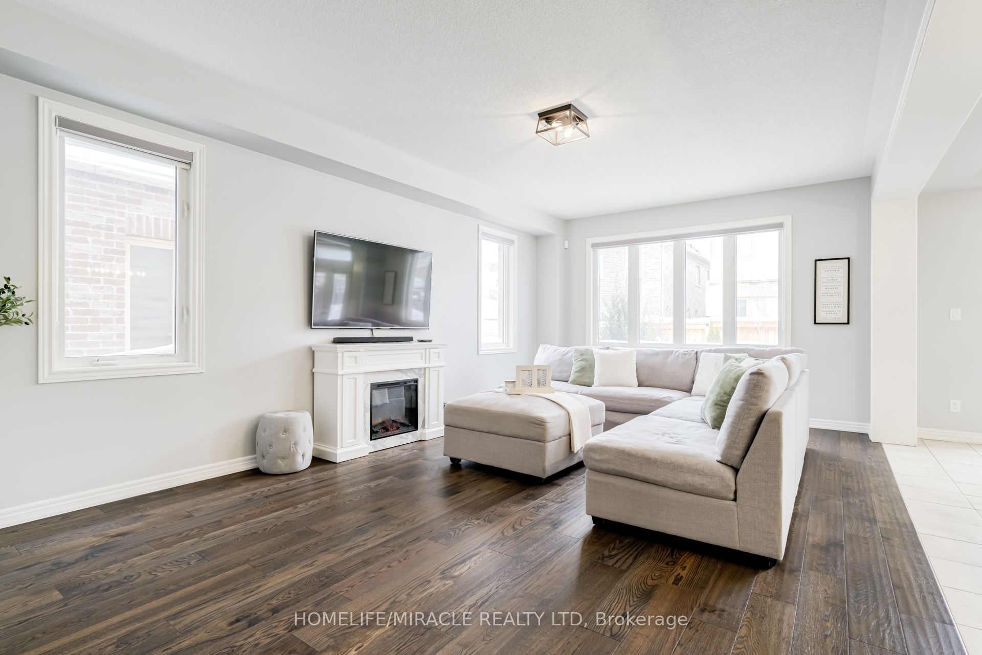 36 Hoard Avenue N