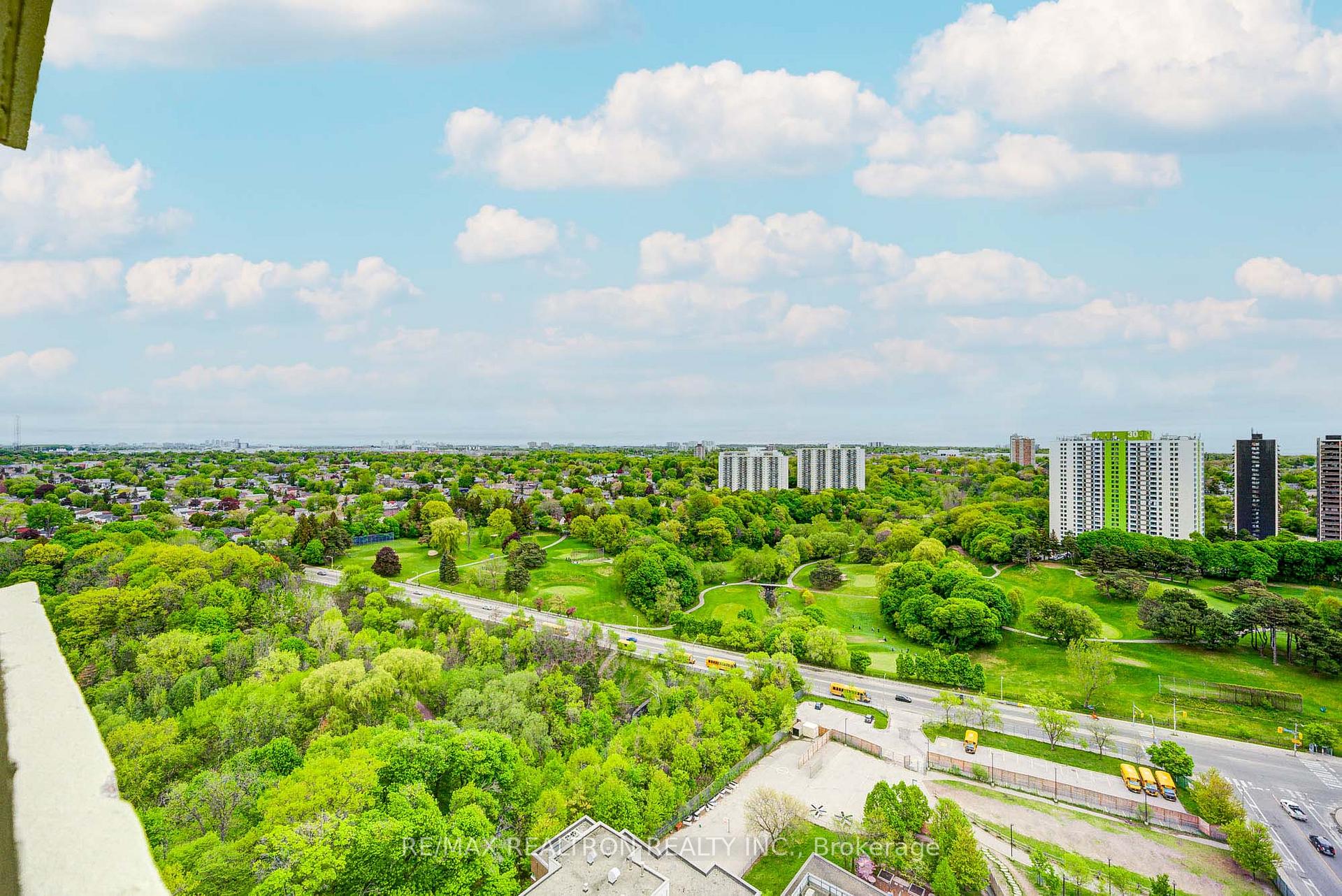 2 Bedrooms Condo at 5 Massey, Toronto For sale