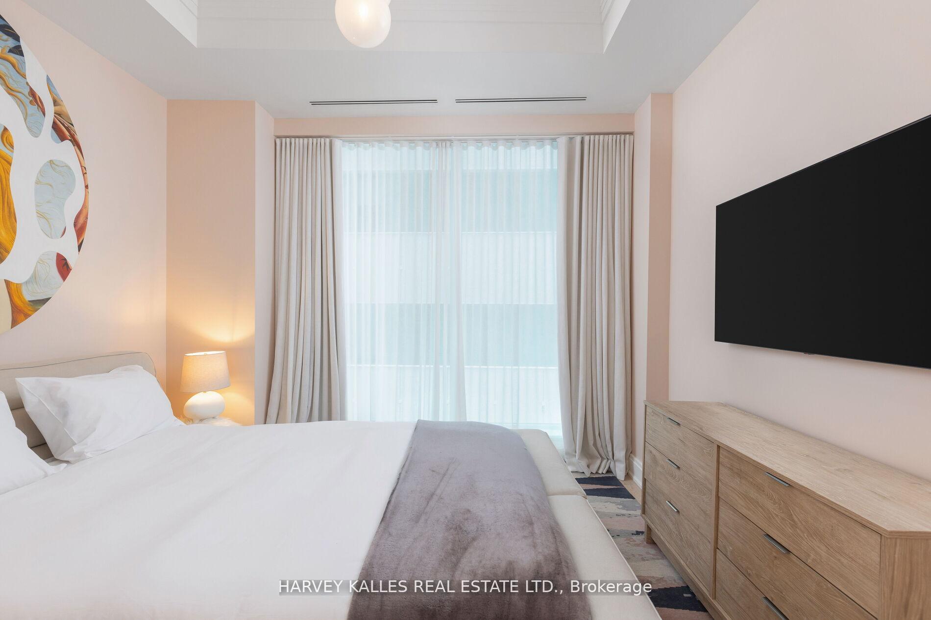 206 Bloor Street W 1202
