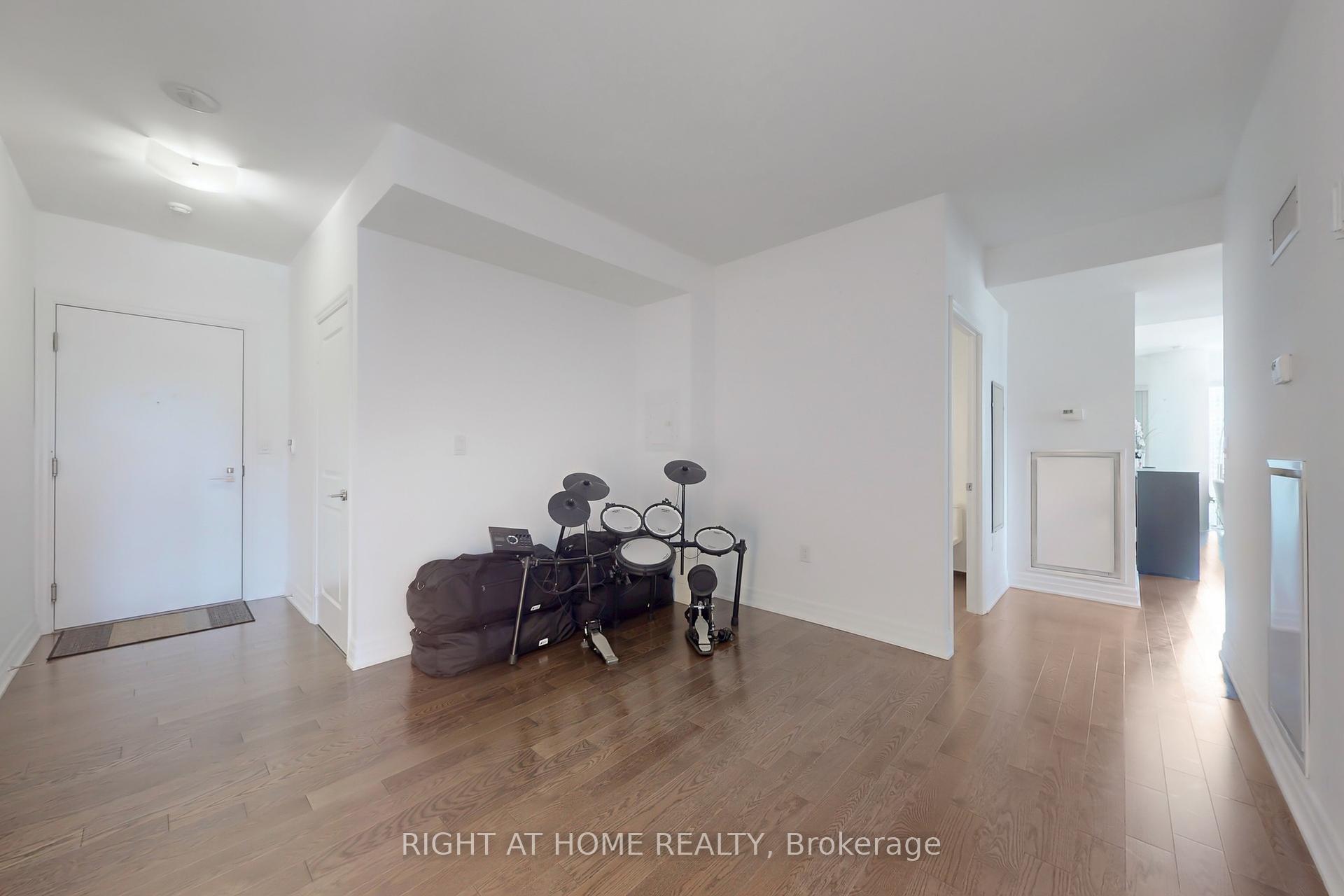 3 Bedrooms Condo at 8 The Esplanade, Toronto For sale