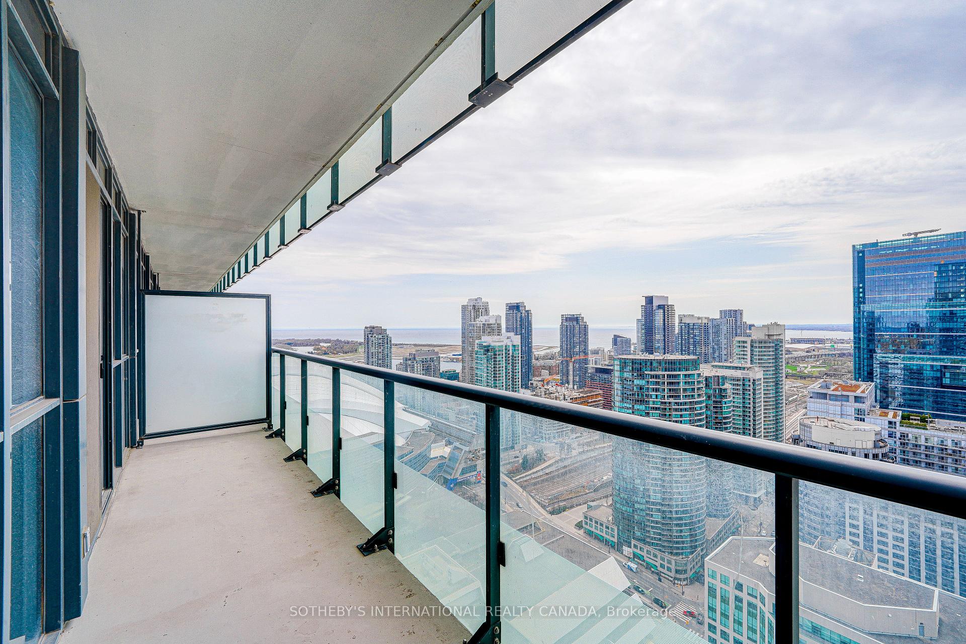 2 Bedrooms Condo at 300 Front, Toronto For sale