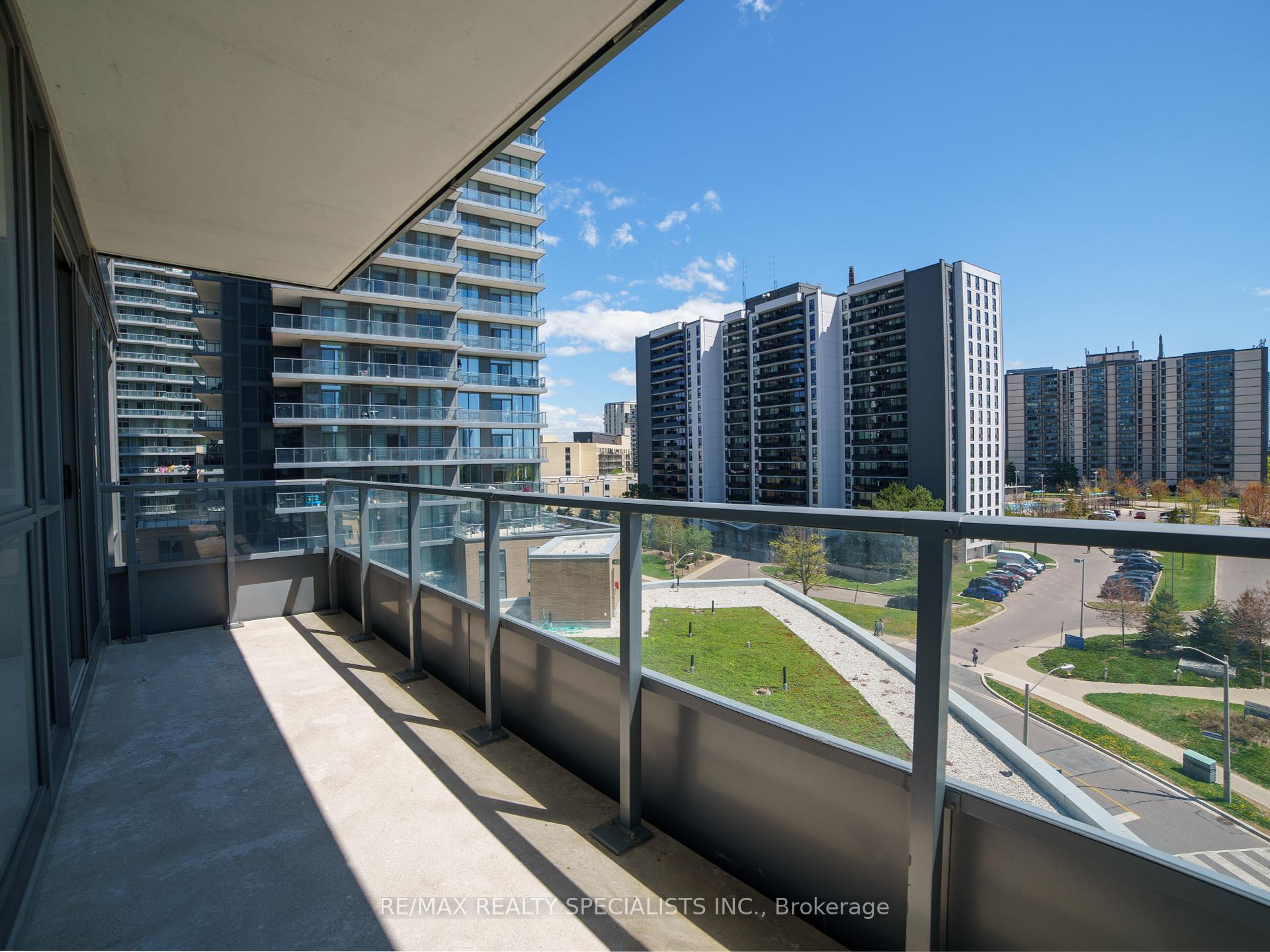 2 Bedrooms Condo at 50 Forest Manor, Toronto For sale