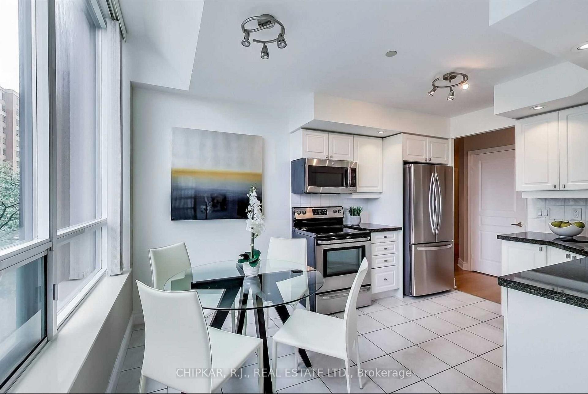 3 Bedrooms Condo at 15 Northtown,  Toronto For sale