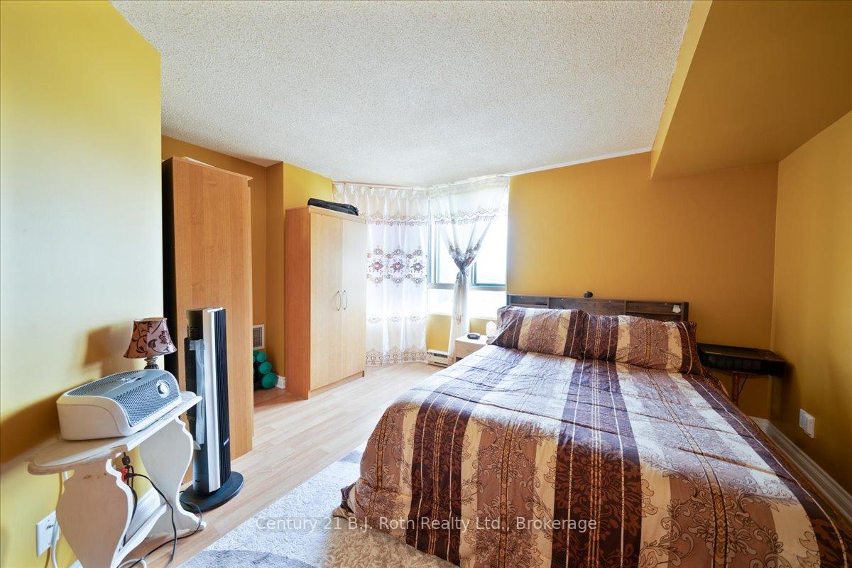 1 Bedroom Condo at 41 MARKBROOK, Toronto For sale