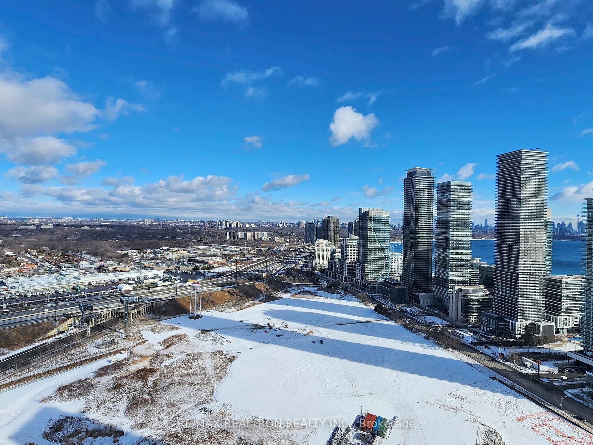 3 Bedrooms Condo at 10 Park Lawn, Toronto For sale