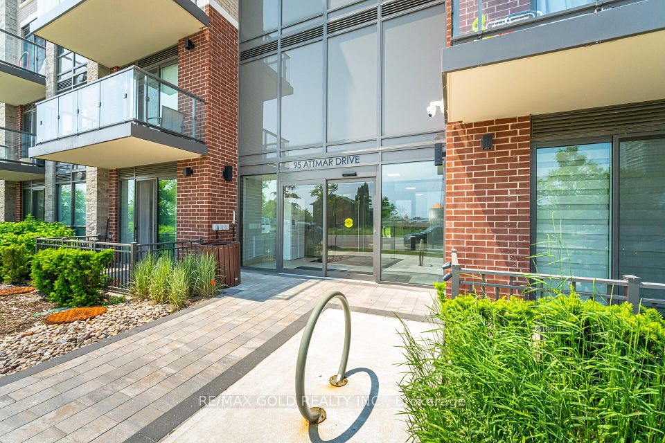 #113 - 95 Attmar Drive, Brampton, ON L6P 0Y6
