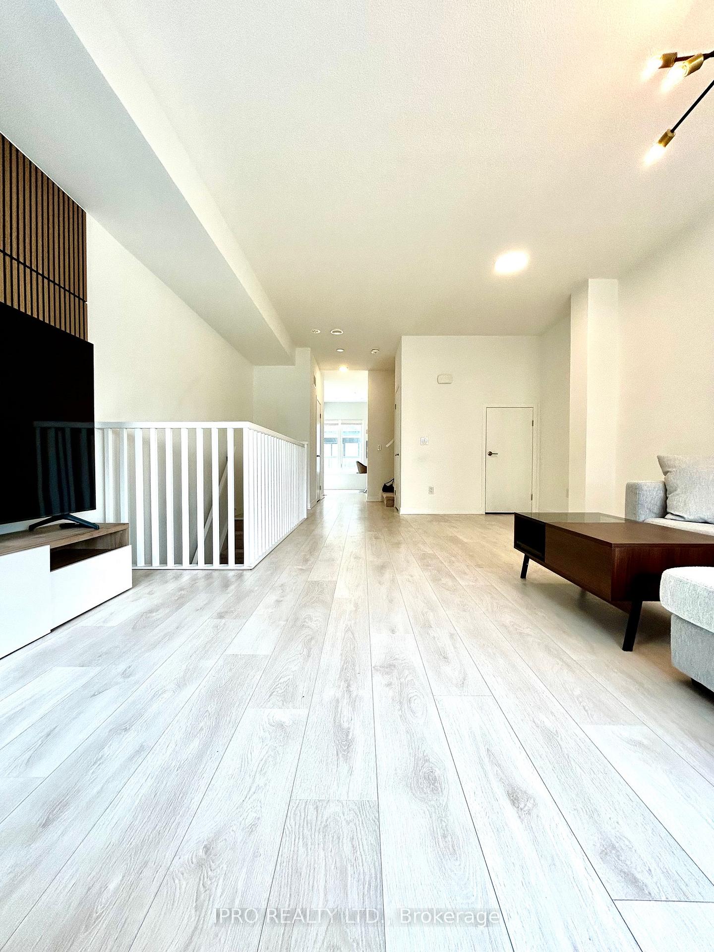 3 Bedrooms Condo at 1095 Cooke, Burlington For sale