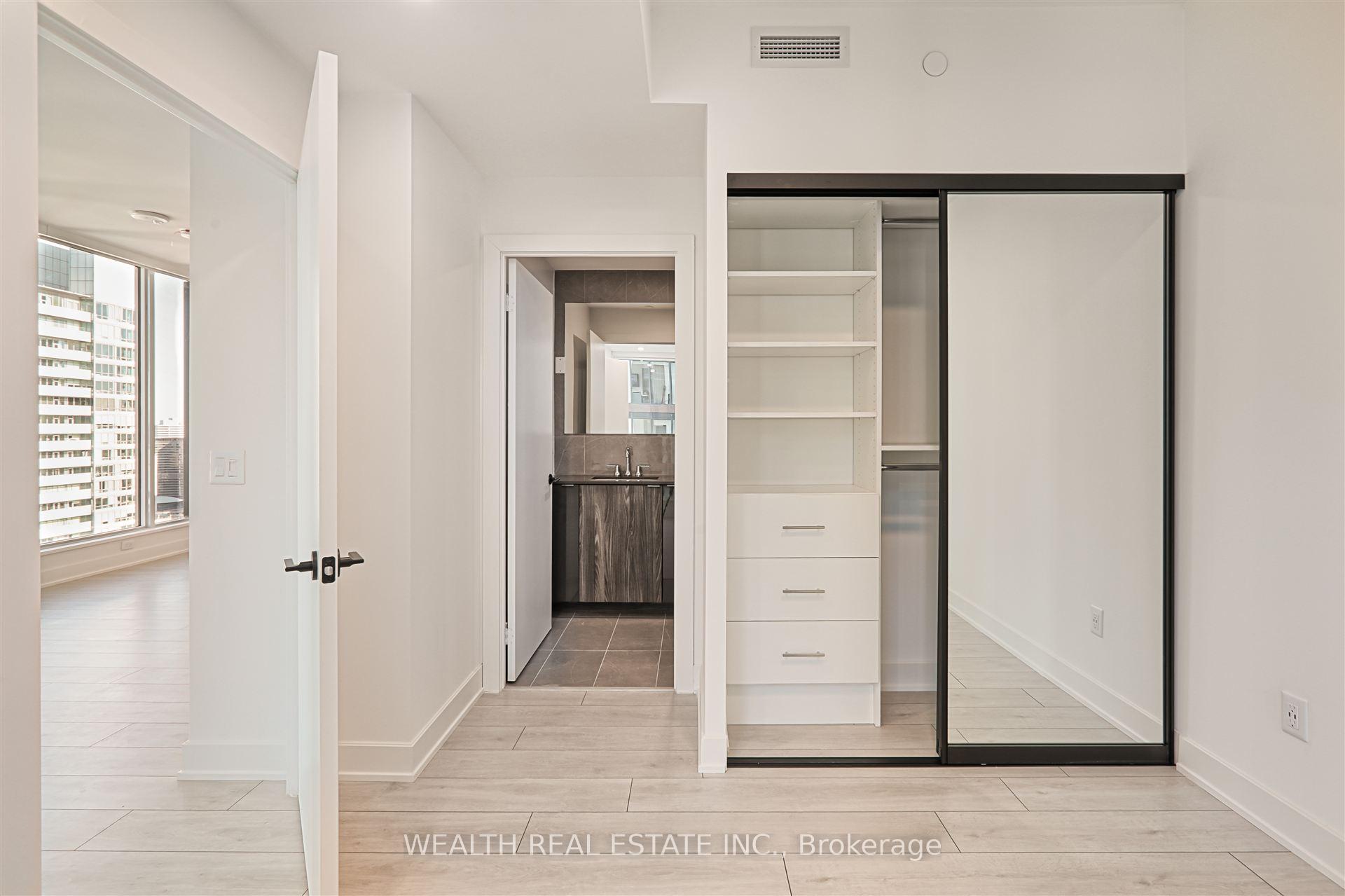 3 Bedrooms Condo at 35 Mercer,  Toronto For sale