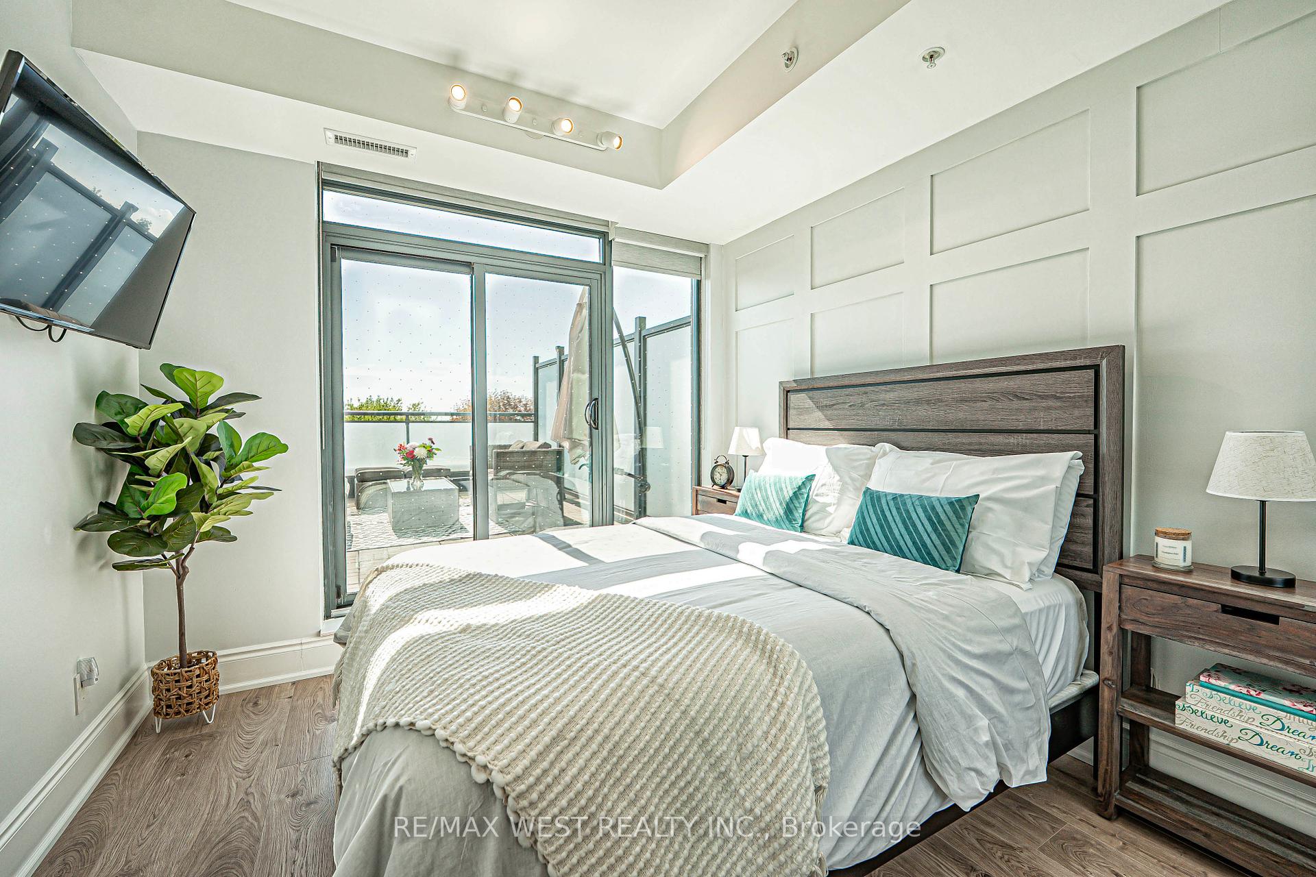 2 Bedrooms Condo at 2522 Keele, Toronto For sale