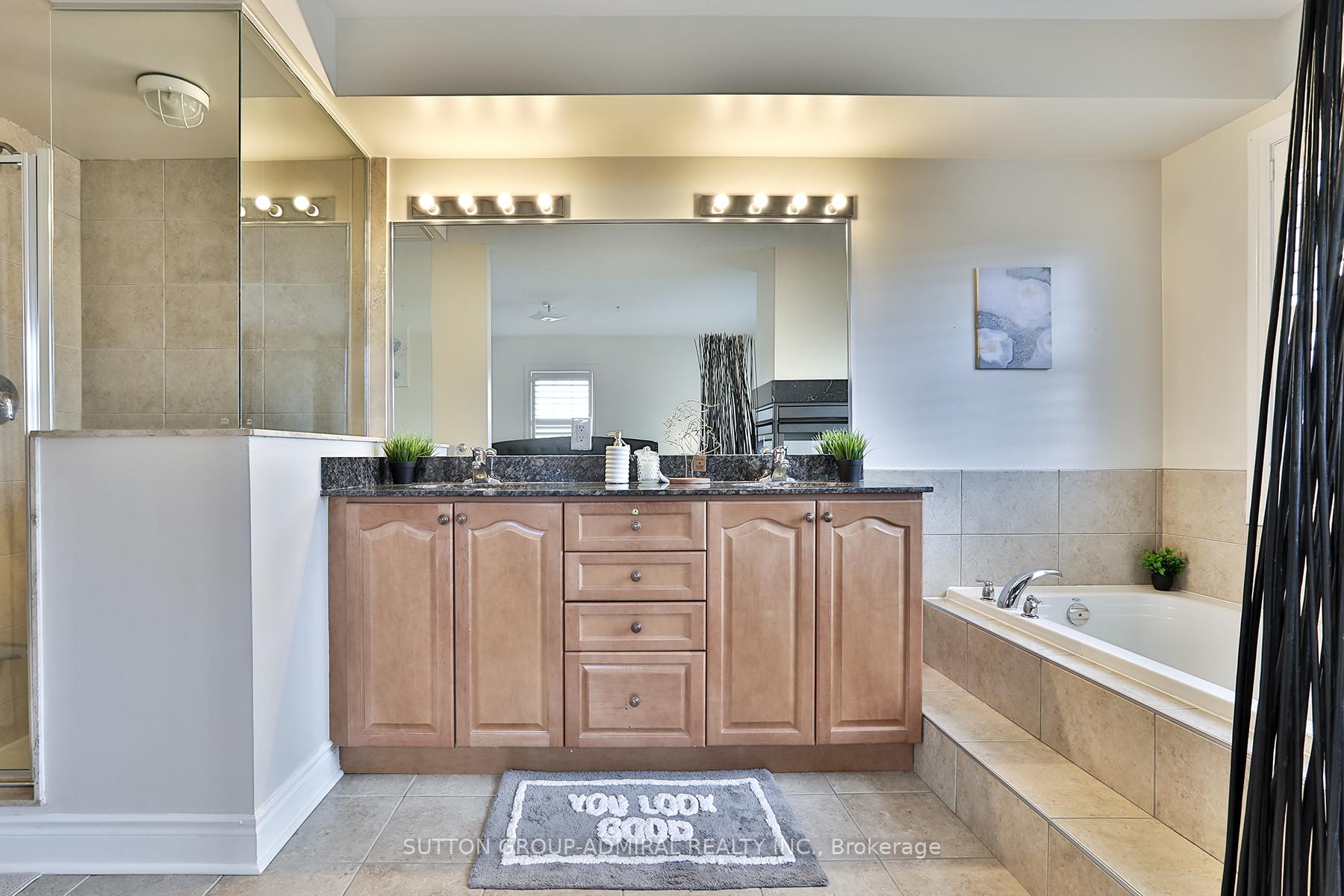 3 Bedrooms Condo at 8 Brighton, Vaughan For sale