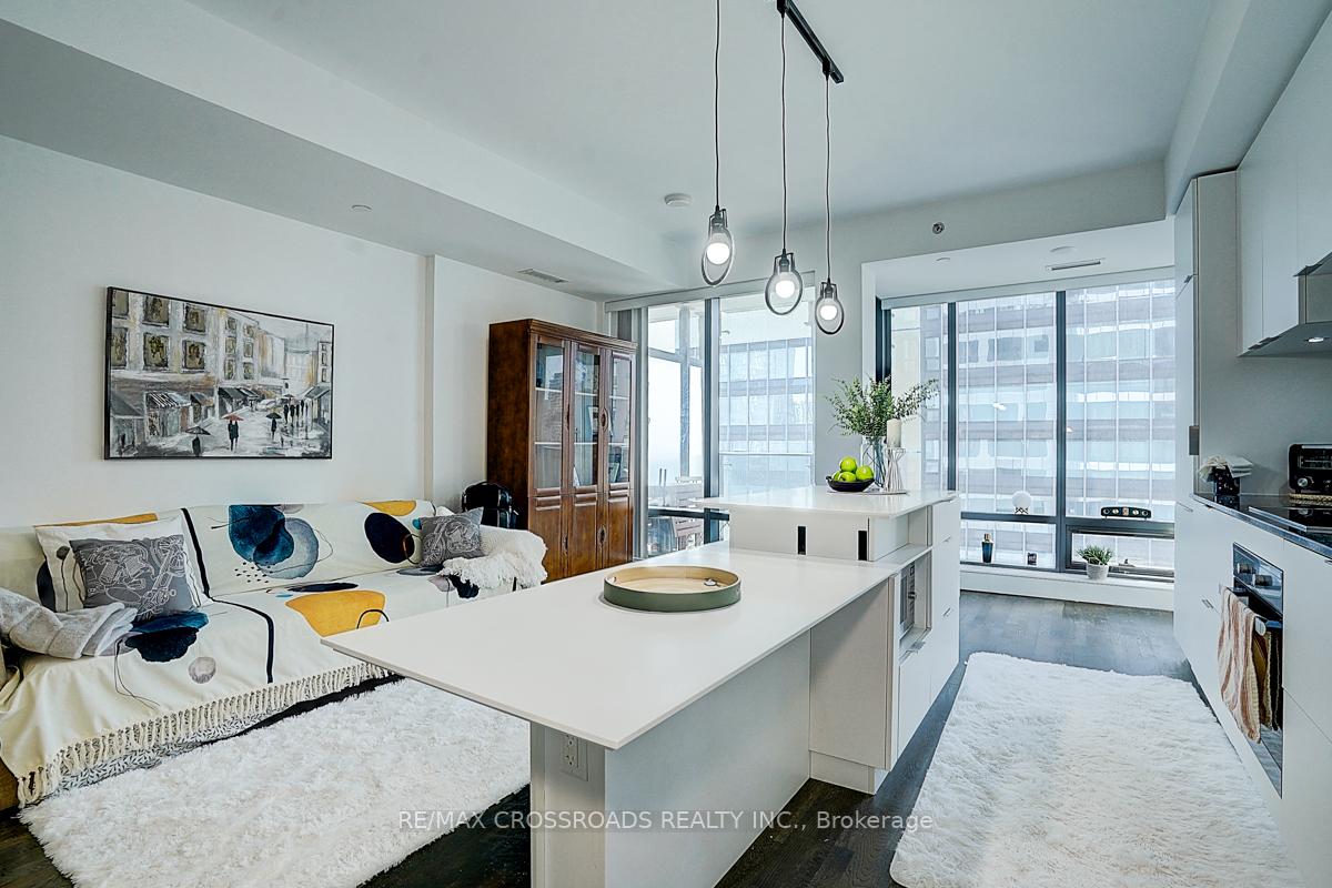 2 Bedrooms Condo at 5 St Joseph, Toronto For sale