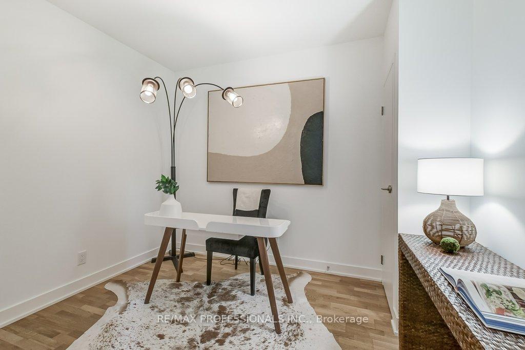2 Bedrooms Condo at 152 Annette,  Toronto For sale
