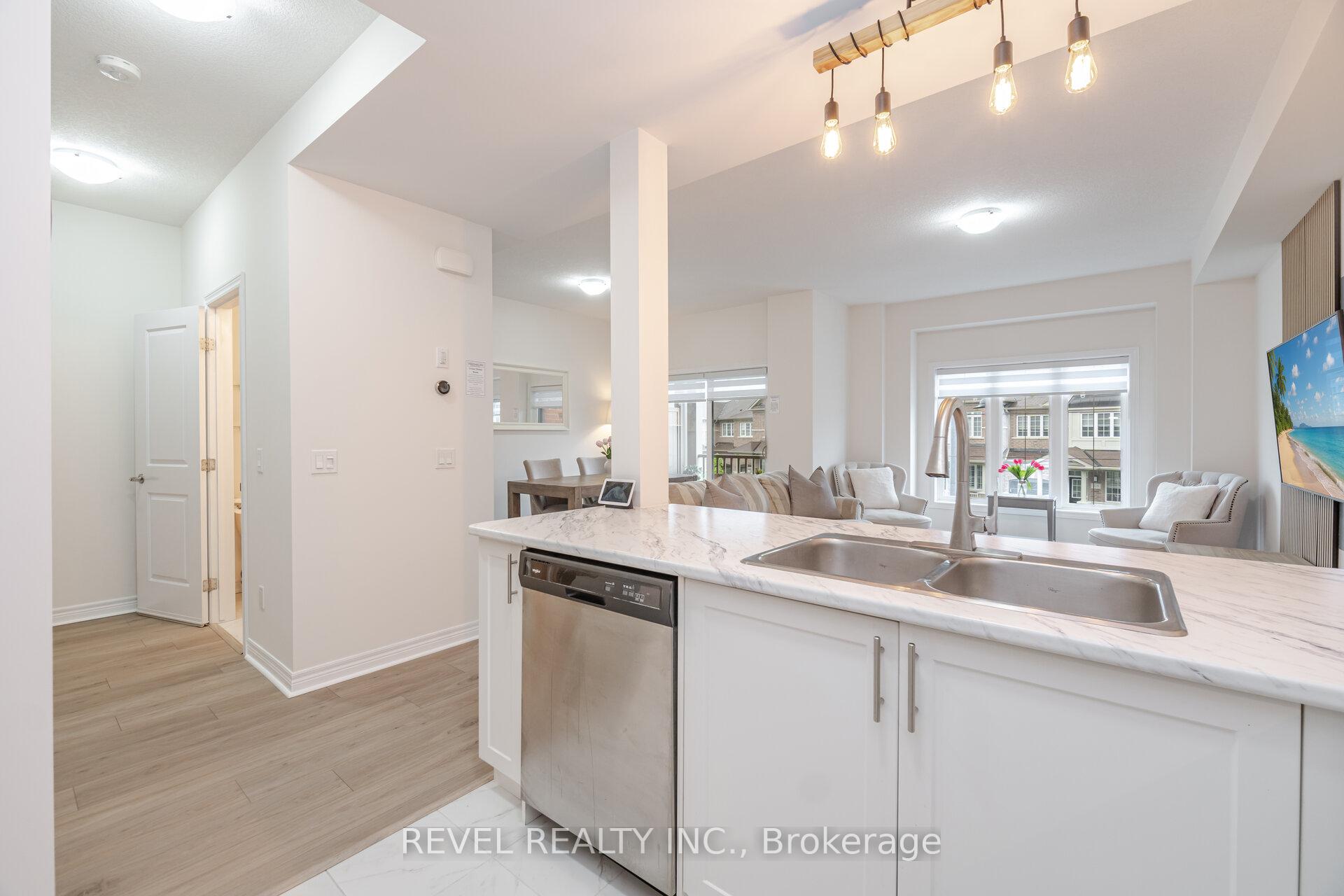 3 Bedrooms Condo at 316 Humphrey, Hamilton For sale