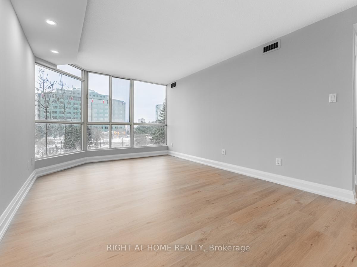 1 Bedroom Condo at 55 Kingsbridge Garden,  Mississauga For sale