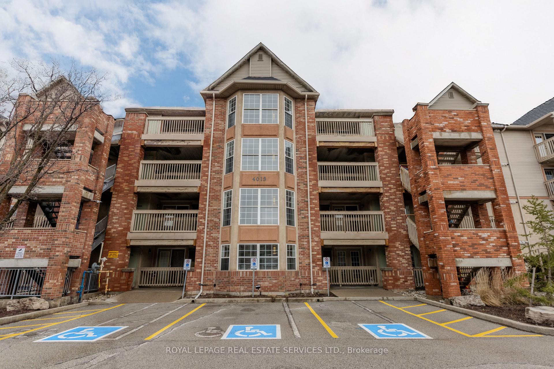 2 Bedrooms Condo at 4013 Kilmer, Burlington For sale