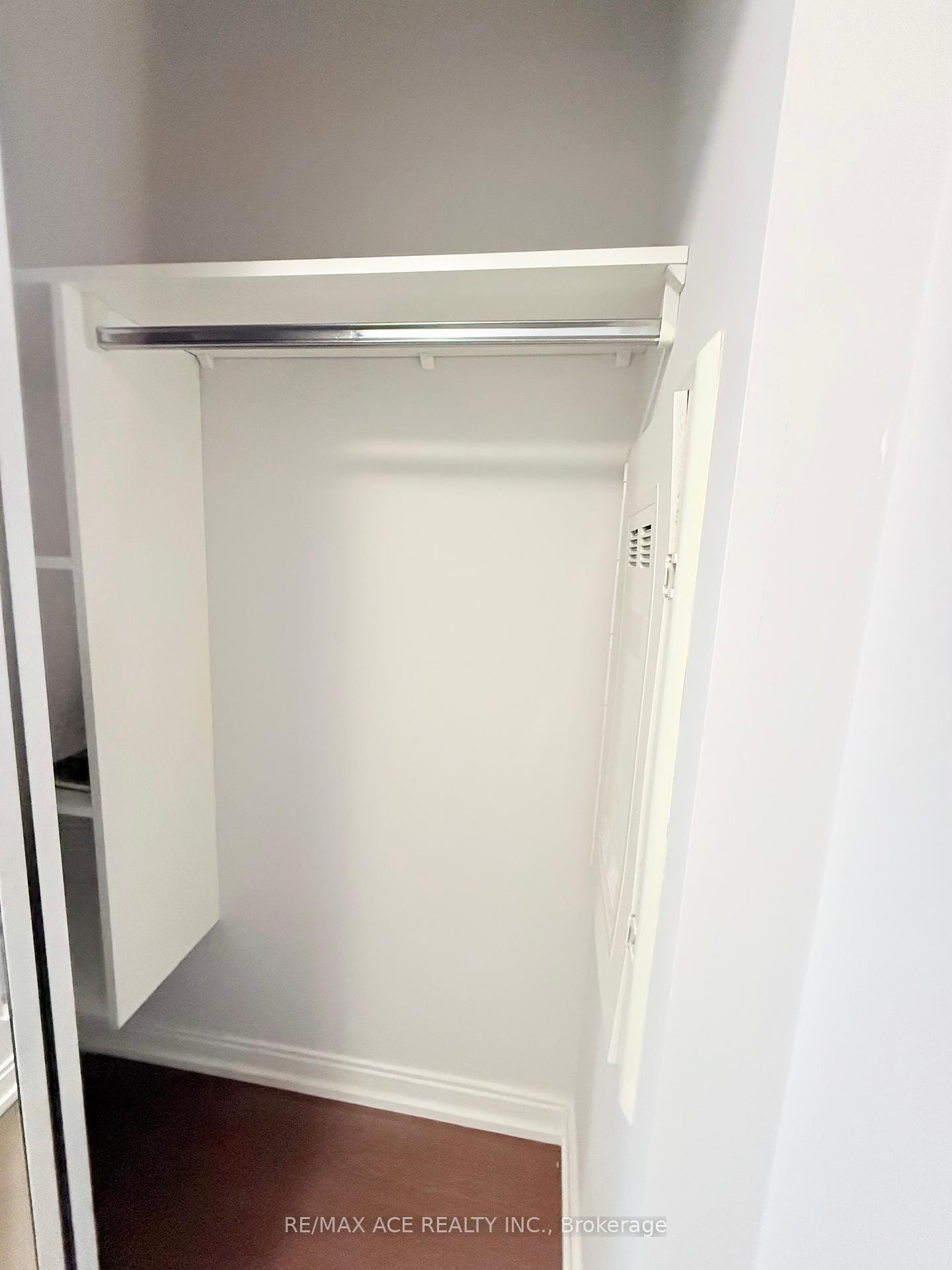 1 Bedroom Condo at 255 Village Green, Toronto For sale