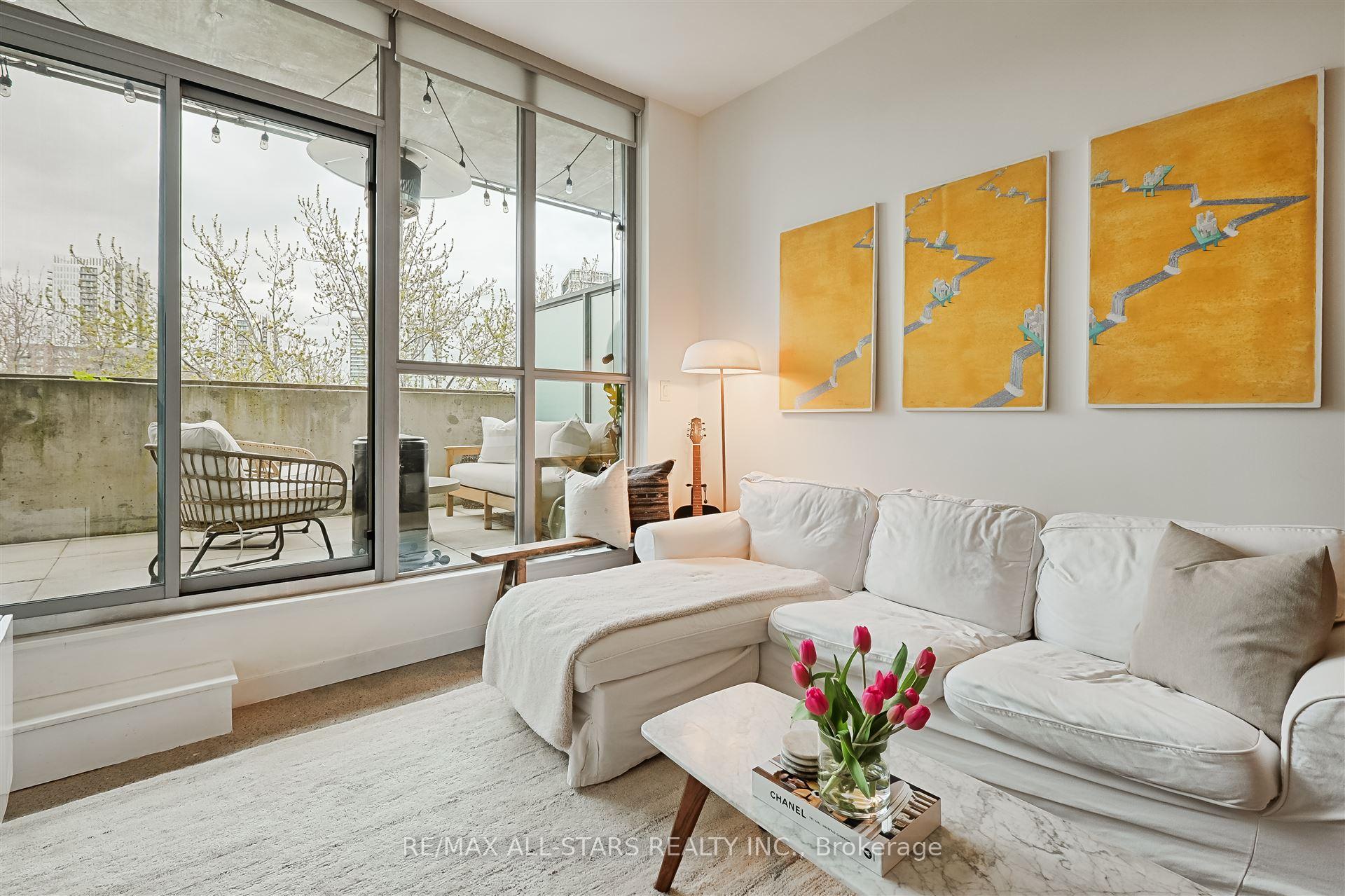 2 Bedrooms Condo at 510 King, Toronto For sale
