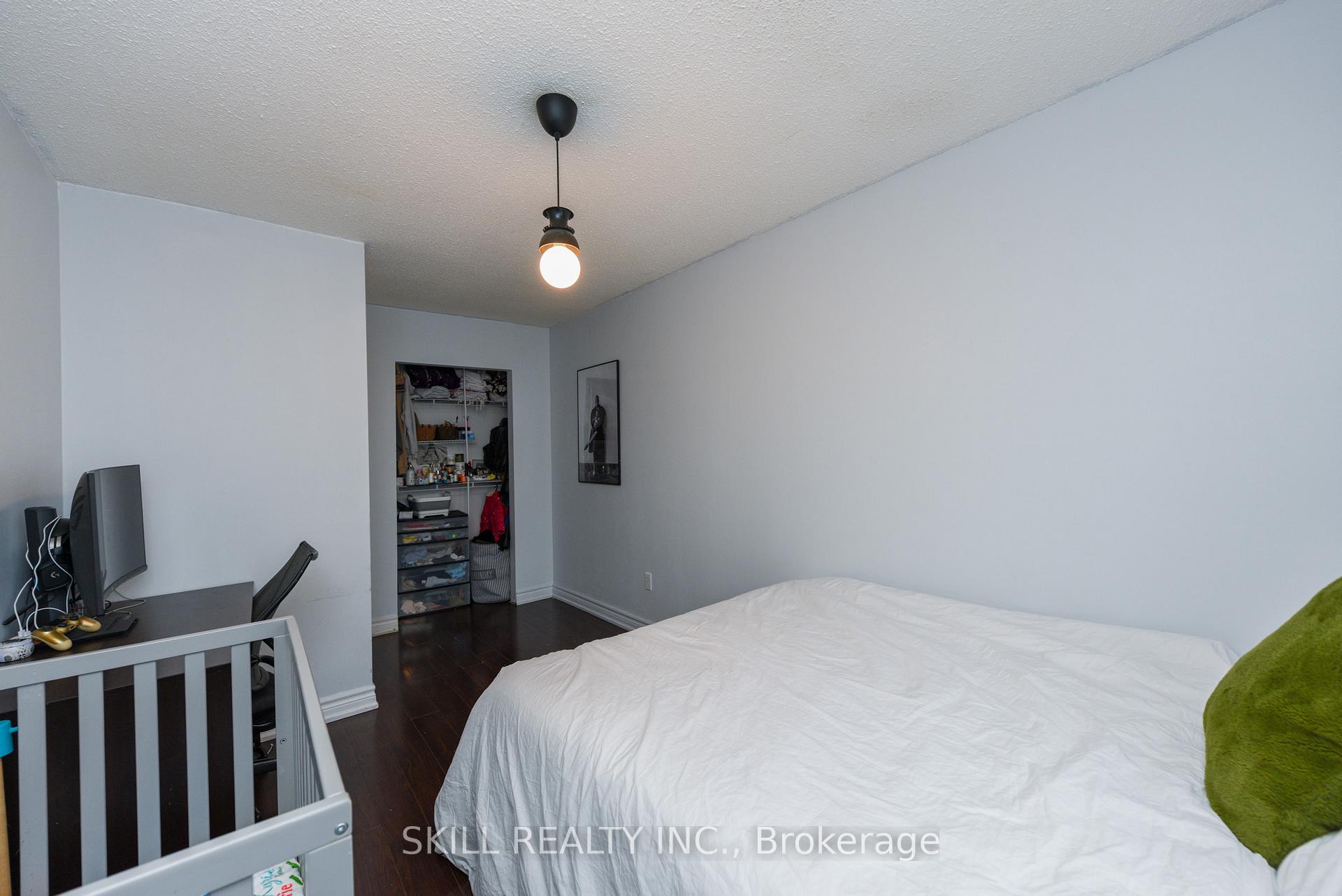 5 Bedrooms Condo at 7500 Goreway,  Mississauga For sale