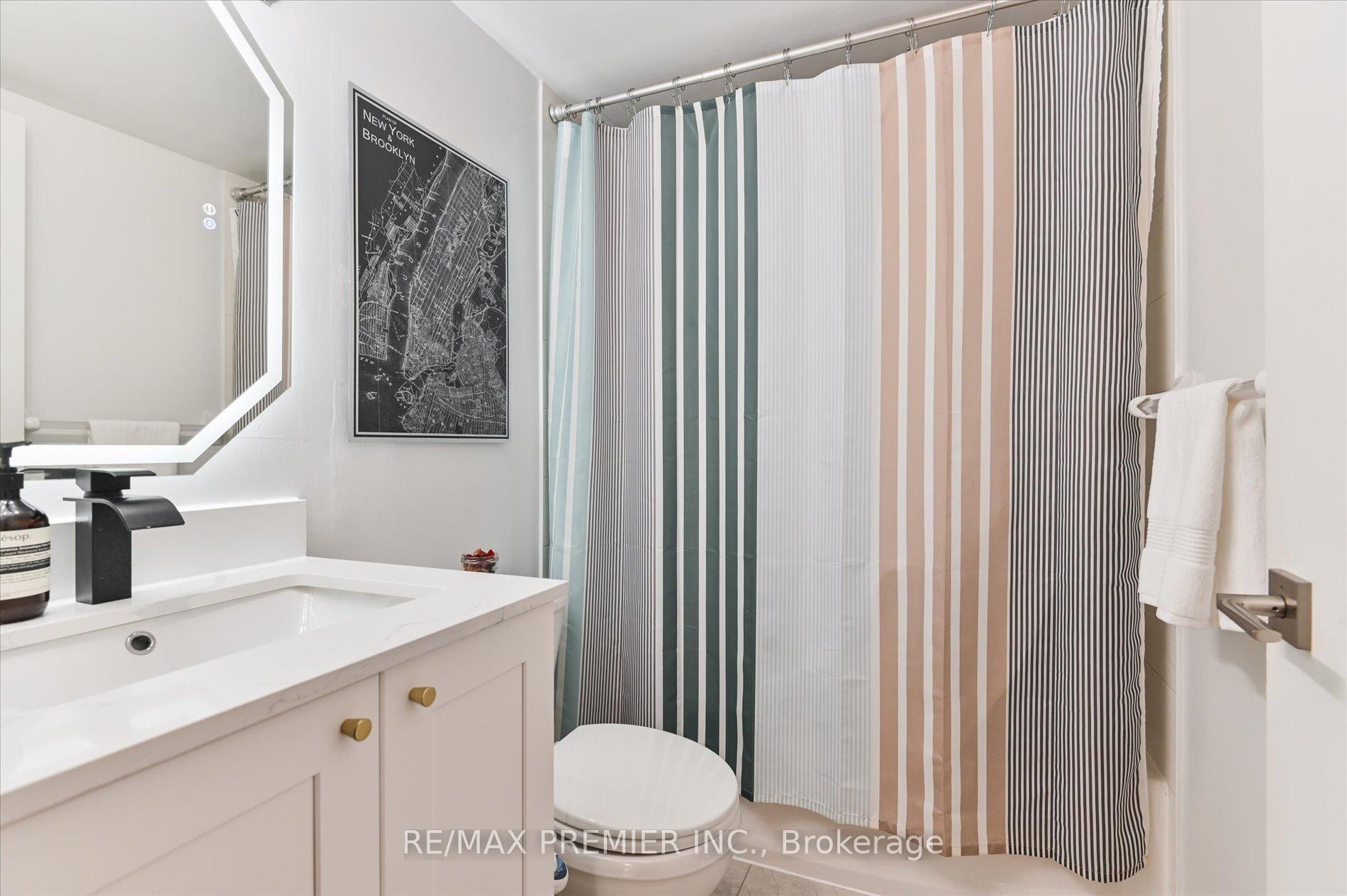 3 Bedrooms Condo at 3 Everson, Toronto For sale