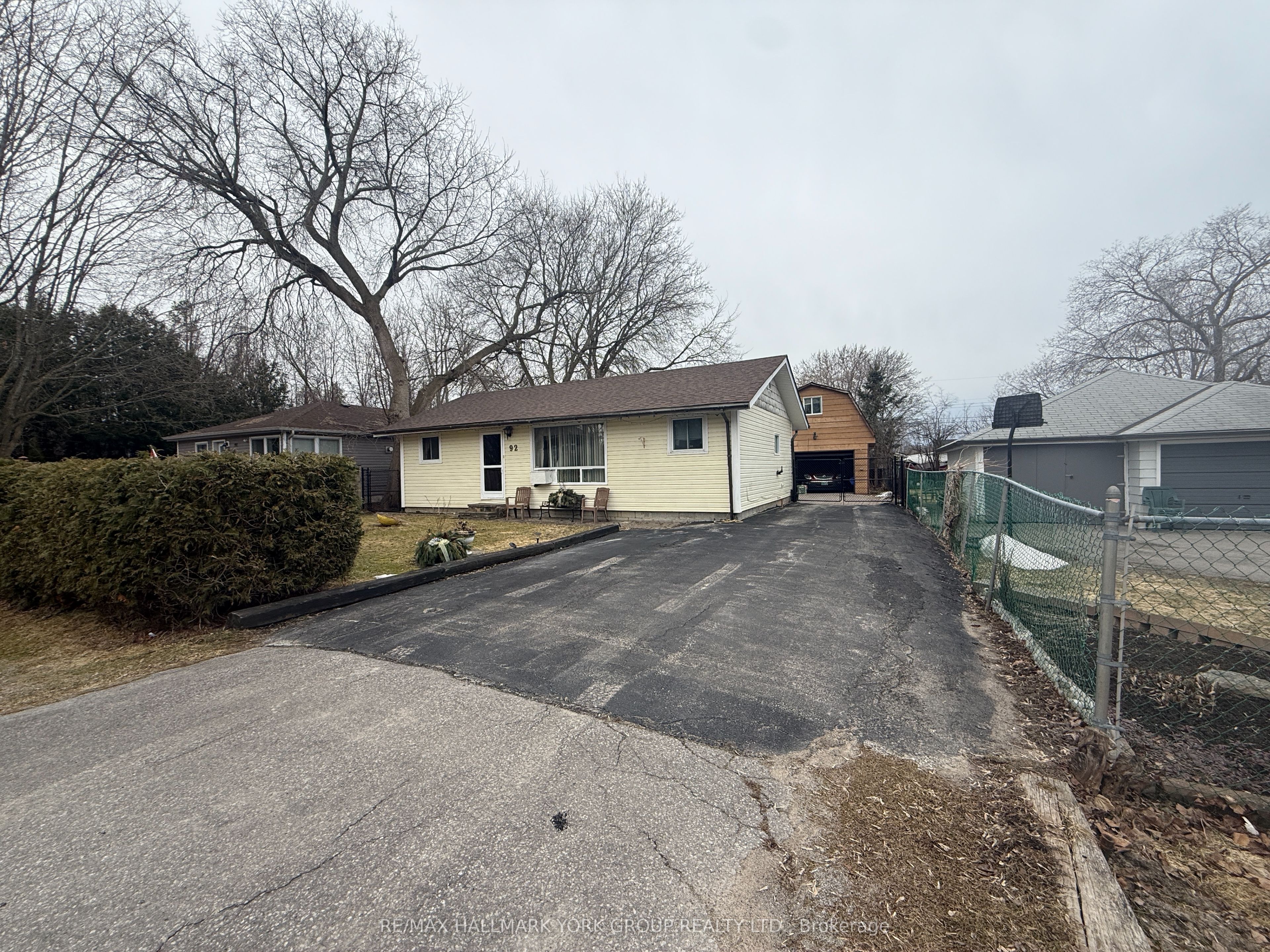 92 Cronsberry Road, Georgina, ON L0E 1N0