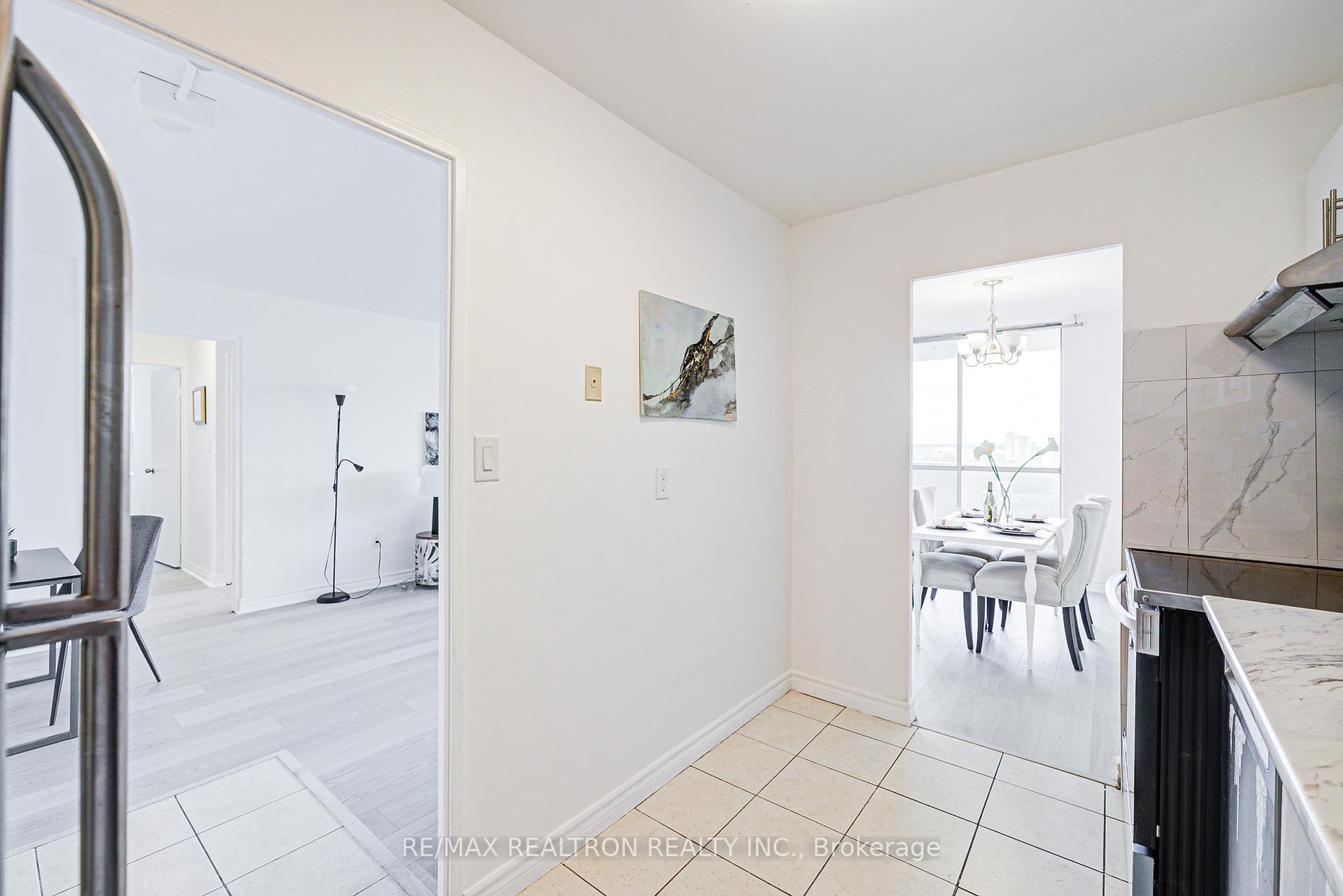2 Bedrooms Condo at 5 Massey, Toronto For sale
